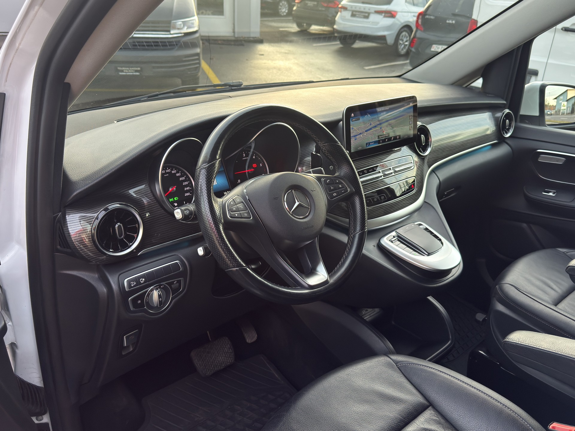 MERCEDES-BENZ V 300 d Avantgarde kurz 4matic Van-image-8