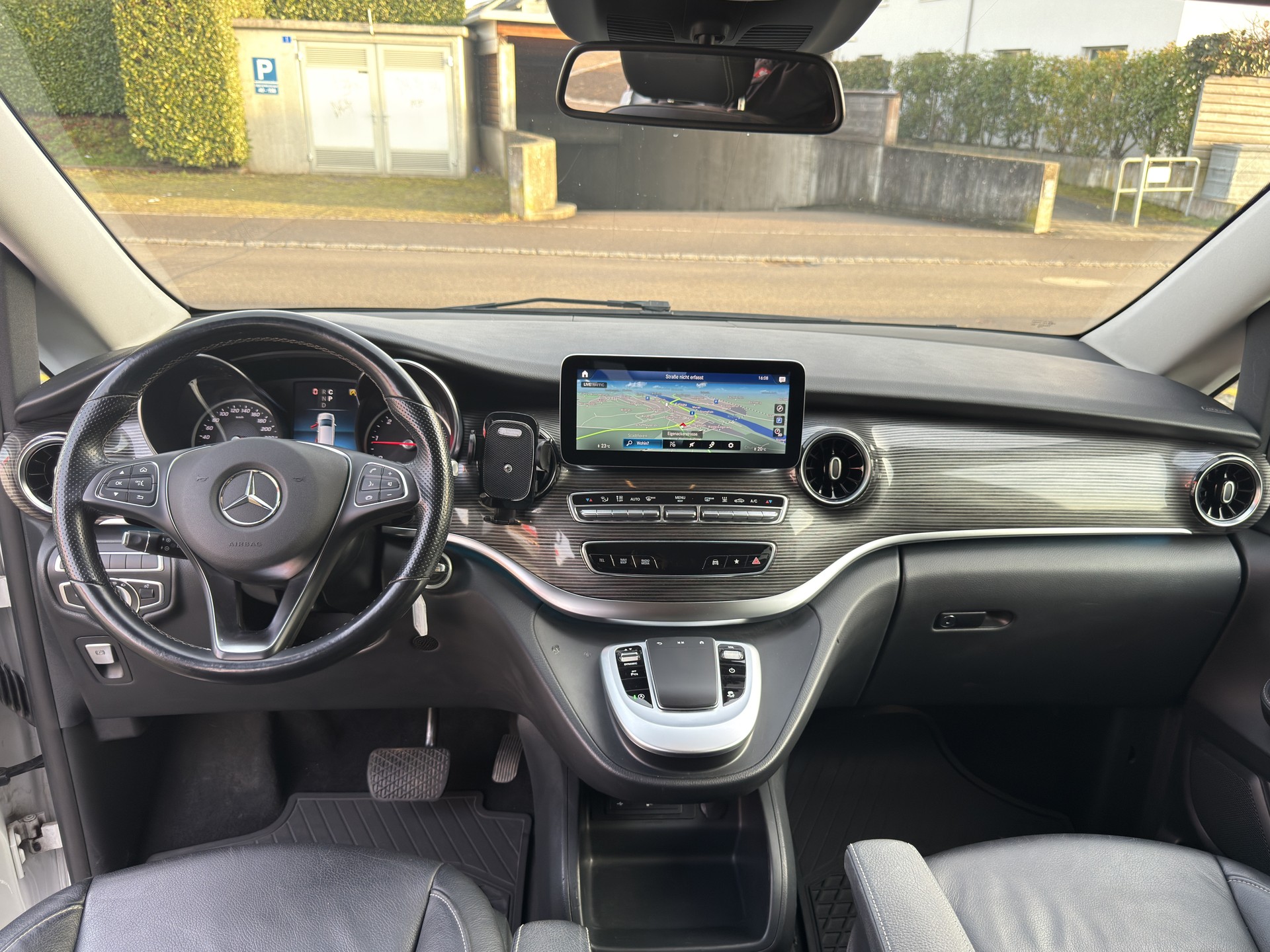 MERCEDES-BENZ V 300 d Avantgarde kurz 4matic Van-image-16