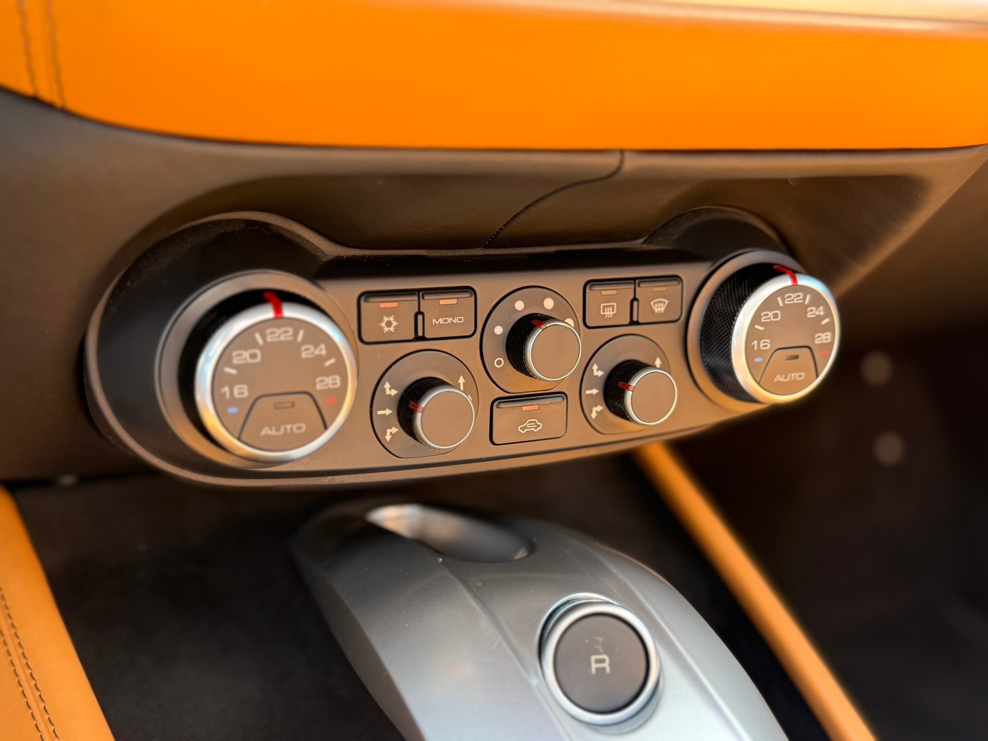 FERRARI California 3.9 V8 T-image-13