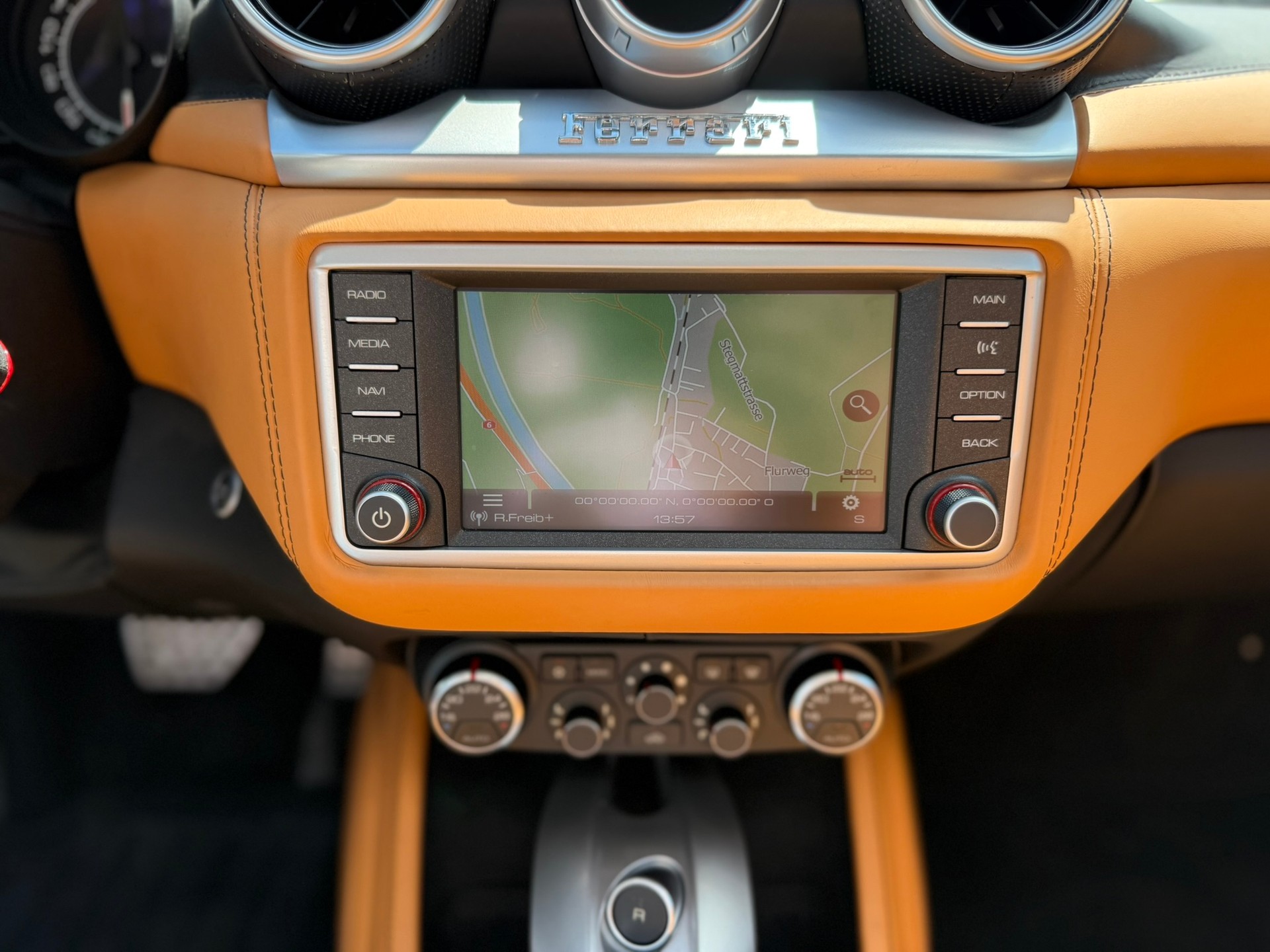 FERRARI California 3.9 V8 T-image-12