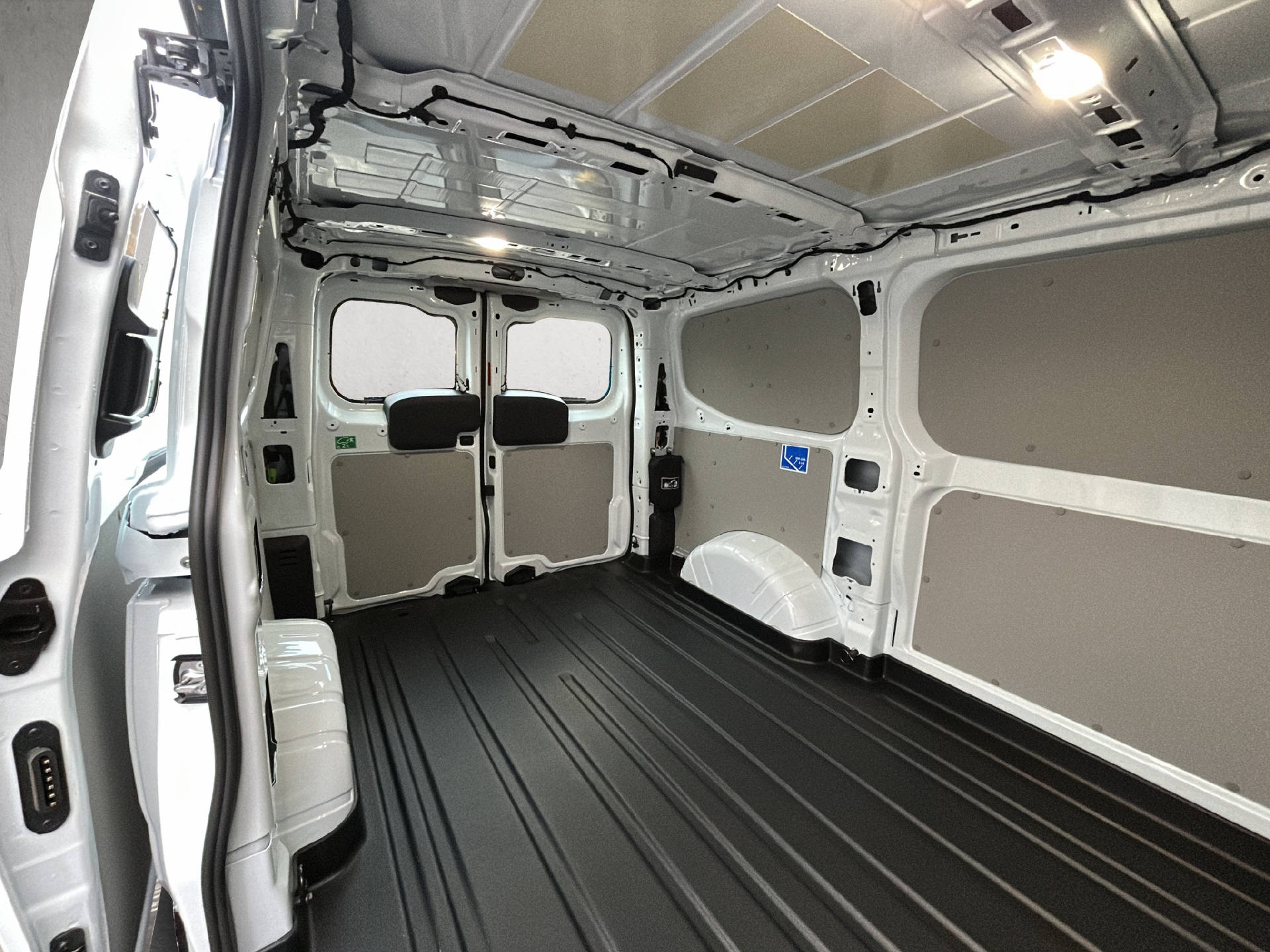 FORD Transit Custom Van 280 L1 2.0 EcoBlue 136 Trend-image-13