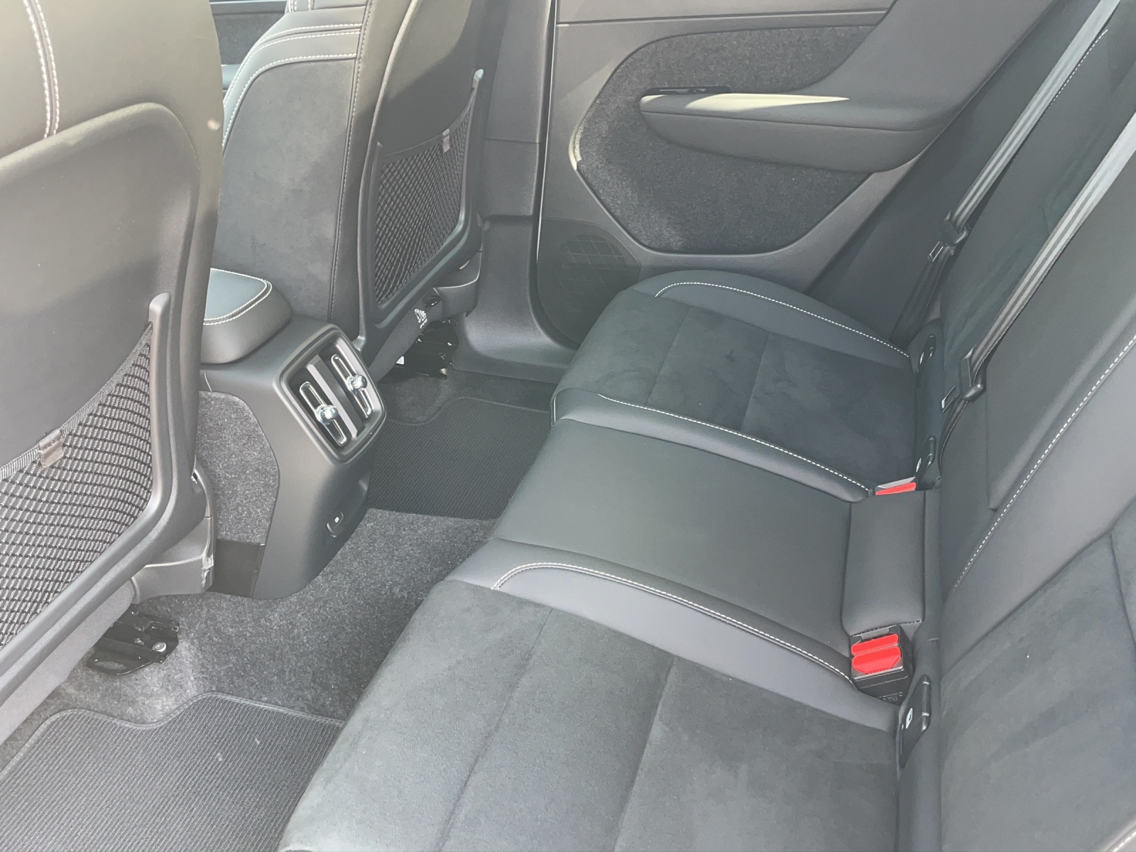 VOLVO C40 P8 Twin Recharge Ultimate AWD-image-6