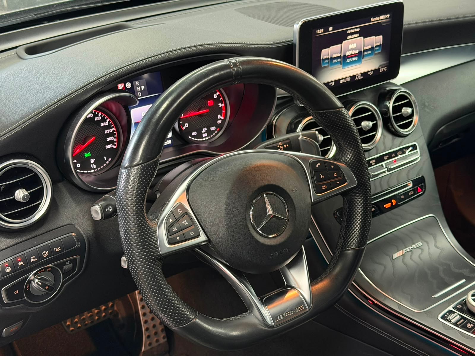 MERCEDES-BENZ MERCEDES-BENZ GLC 63 AMG Gray Limited All Black 510PS Performance 4Matic 9G-Tronic-image-7