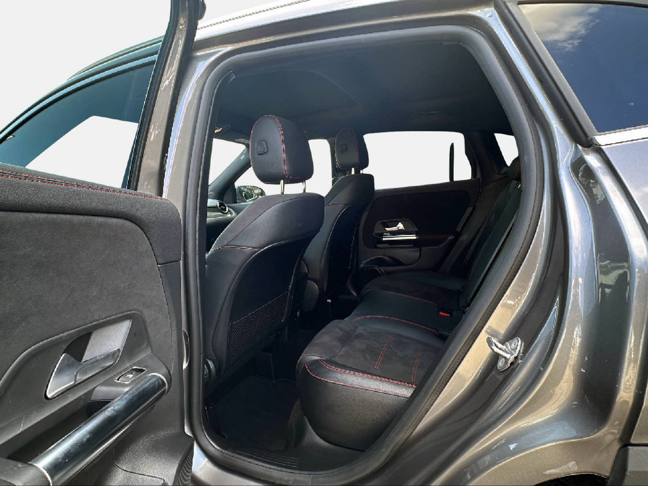 MERCEDES-BENZ GLA 35 AMG 4matic-image-12