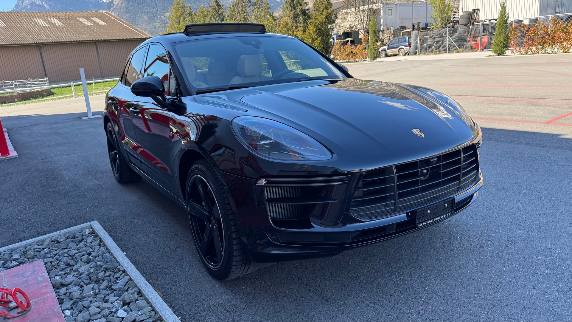 PORSCHE Macan Turbo PDK-showroom-element-3