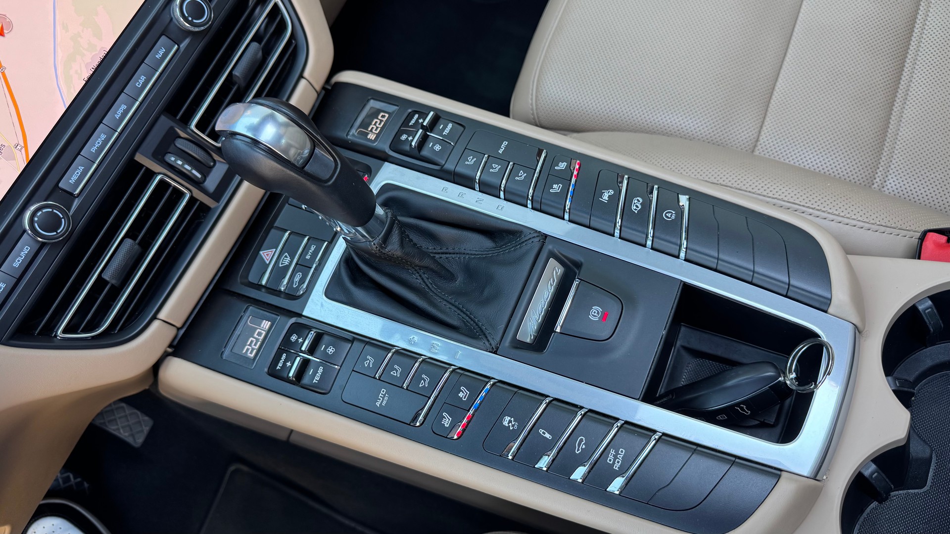 PORSCHE Macan Turbo PDK-image-22