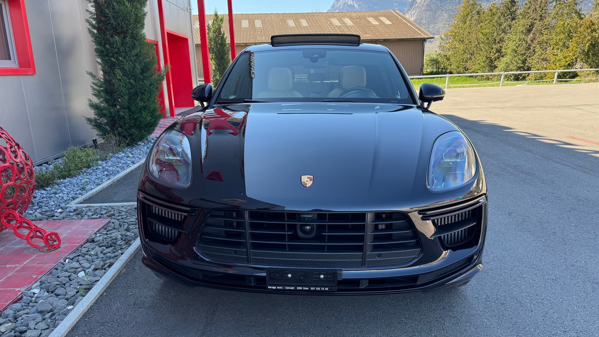 PORSCHE Macan Turbo PDK-showroom-element-2