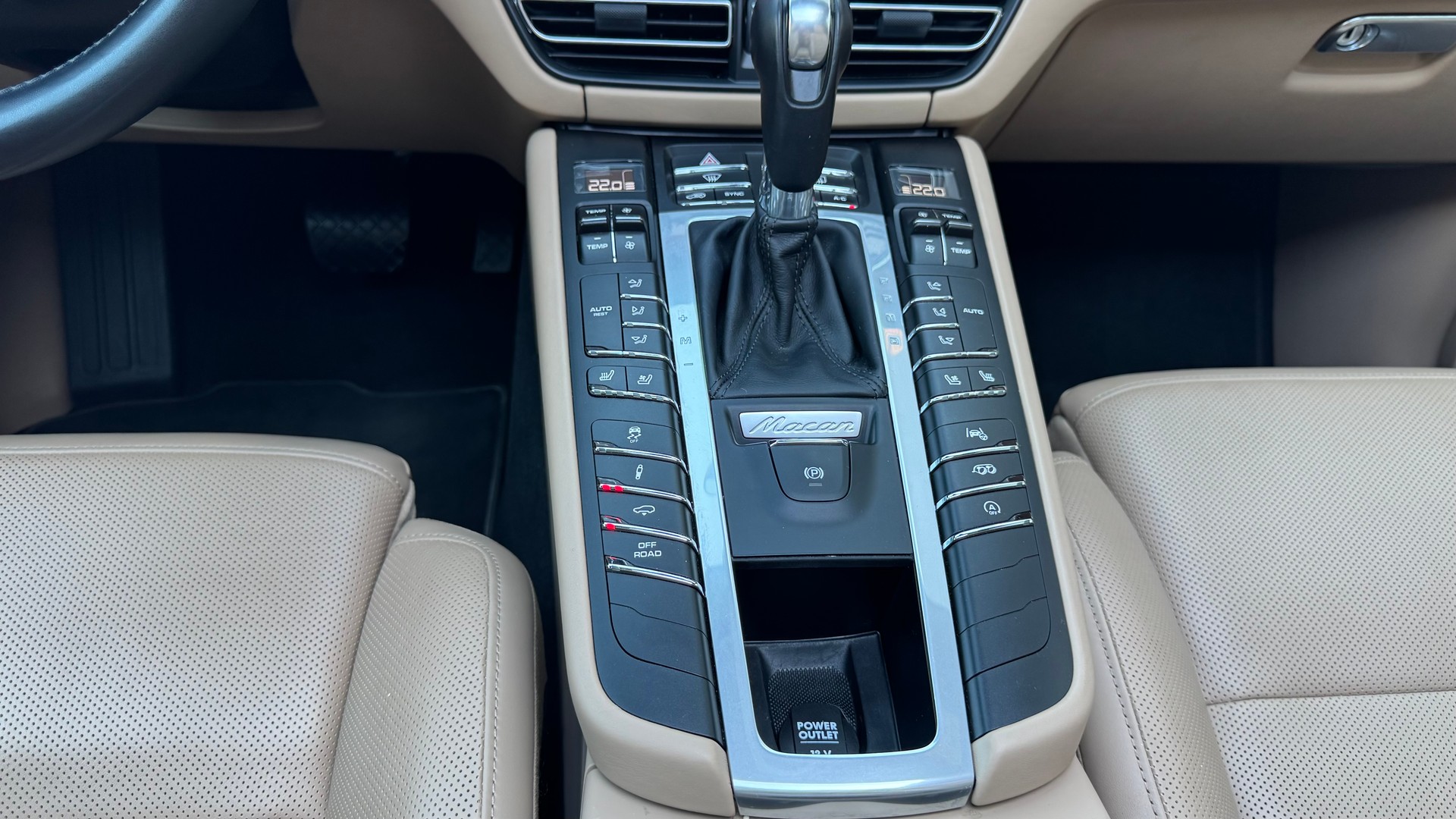 PORSCHE Macan Turbo PDK-image-25