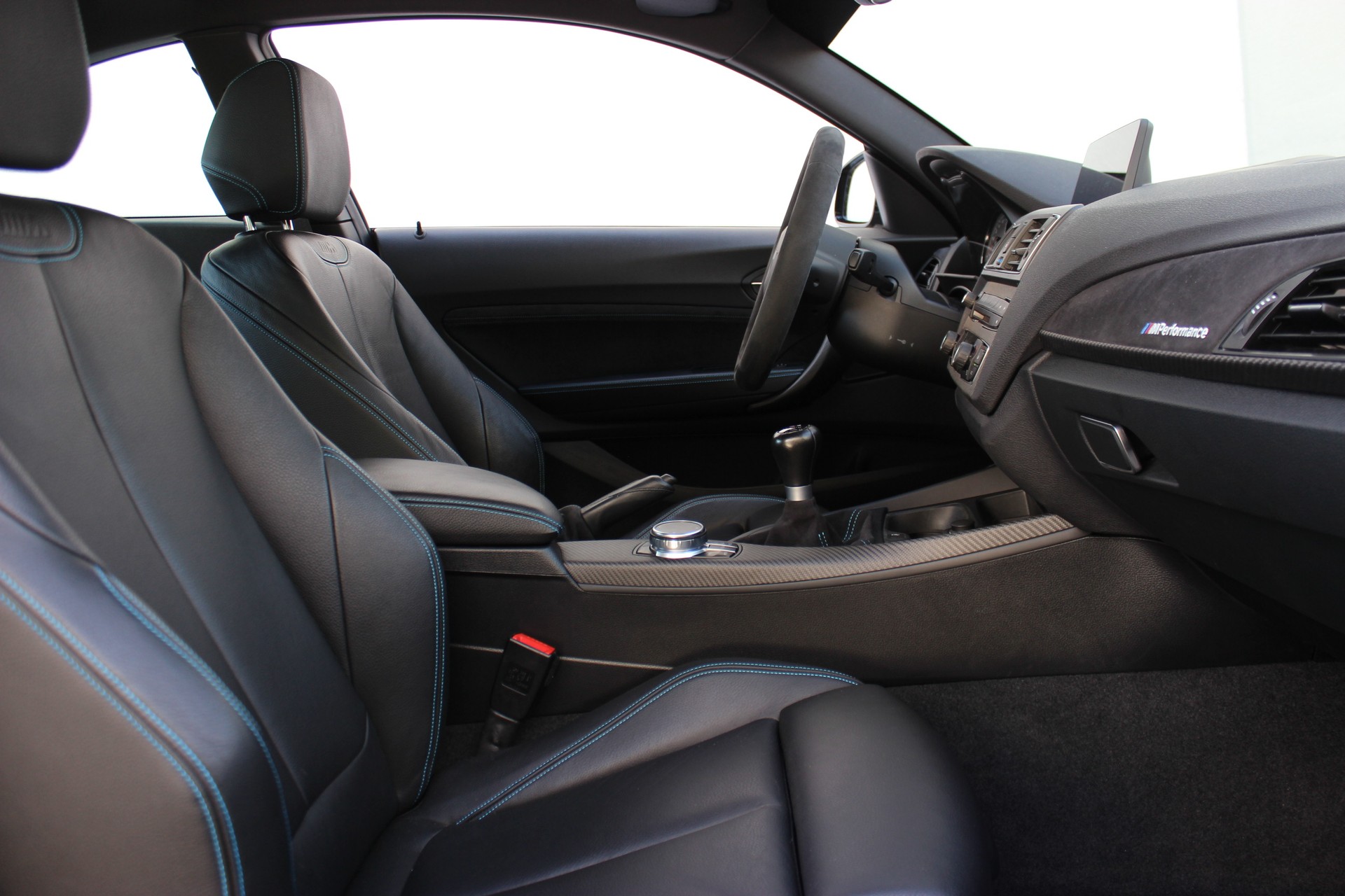 BMW M2 *HANDSCHALTUNG*-showroom-element-3
