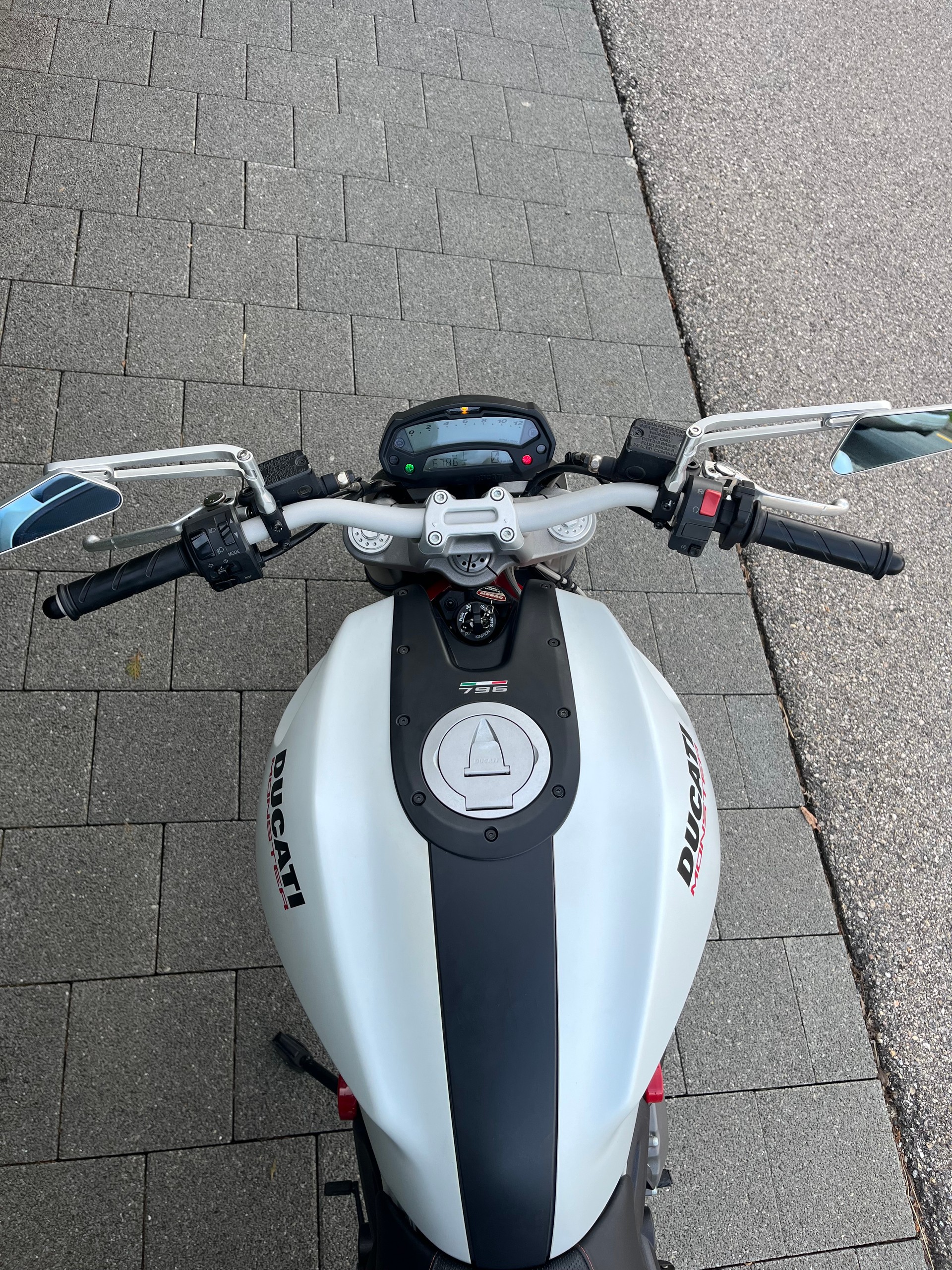 DUCATI Monster 796M ABS-image-2