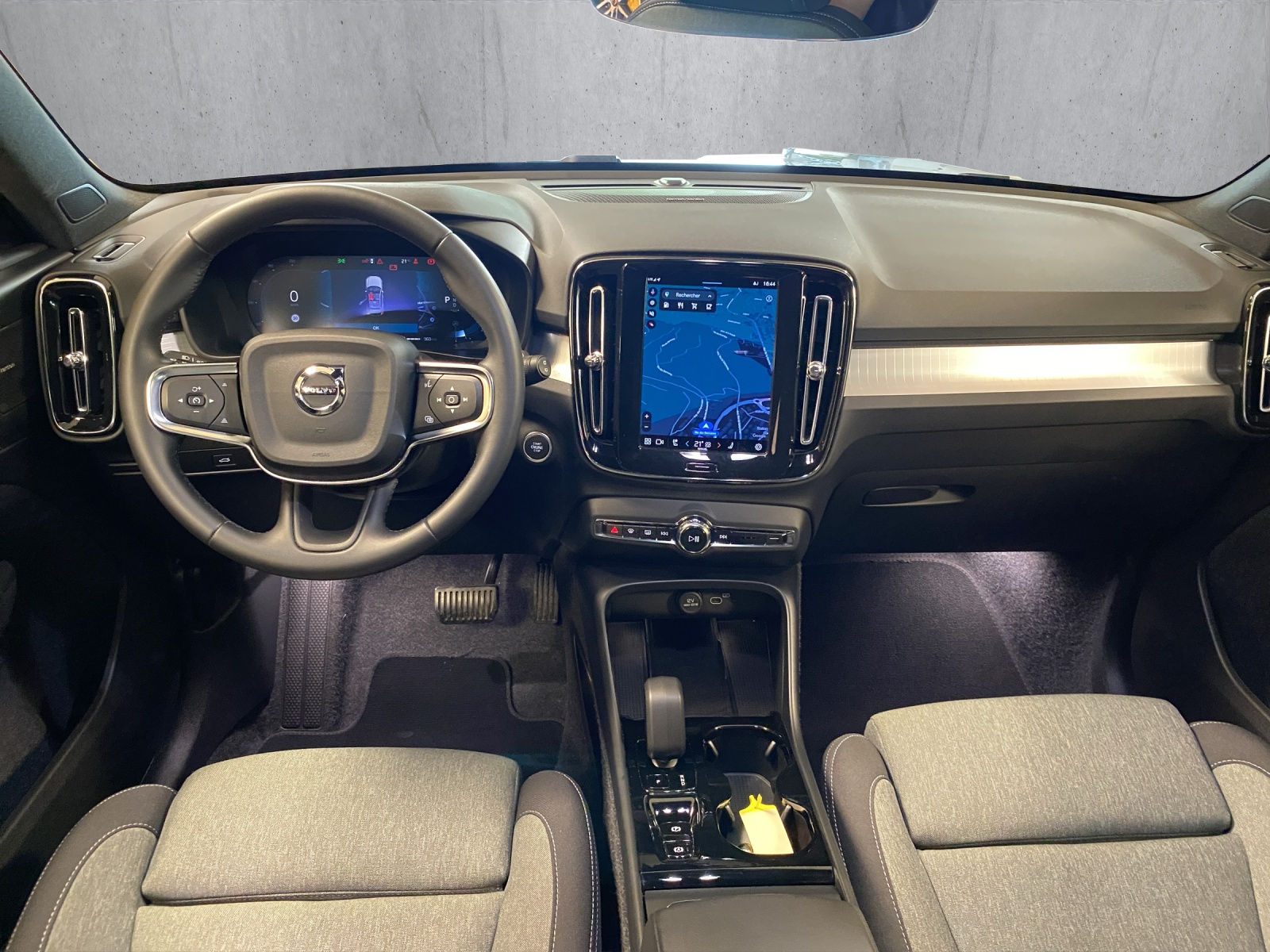 VOLVO XC40 B3 Benzin Mild Hybrid Plus Dark DCT-image-11