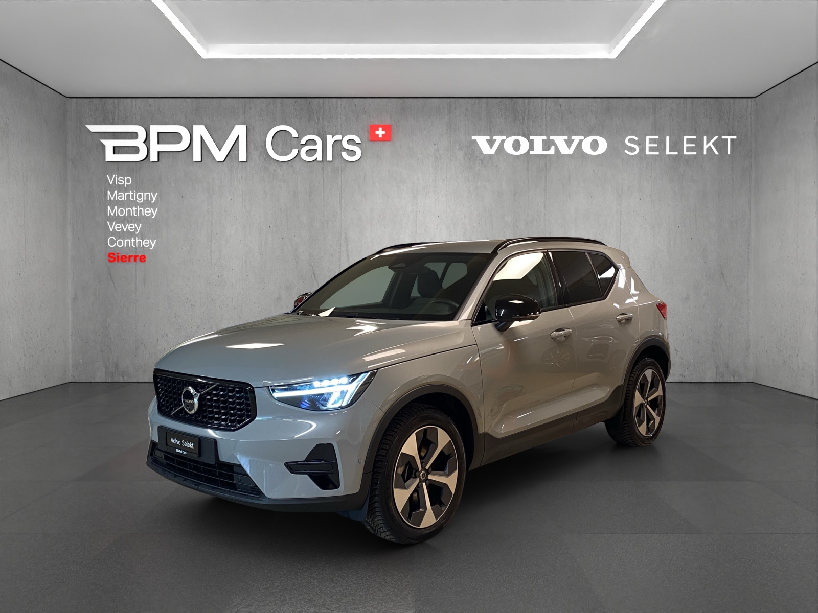 VOLVO XC40 B3 Benzin Mild Hybrid Plus Dark DCT