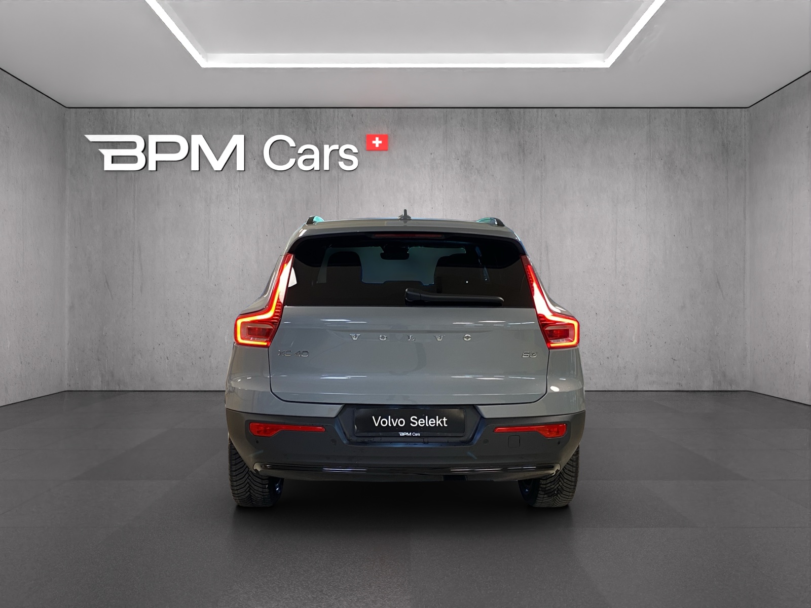 VOLVO XC40 B3 Benzin Mild Hybrid Plus Dark DCT-showroom-element-3