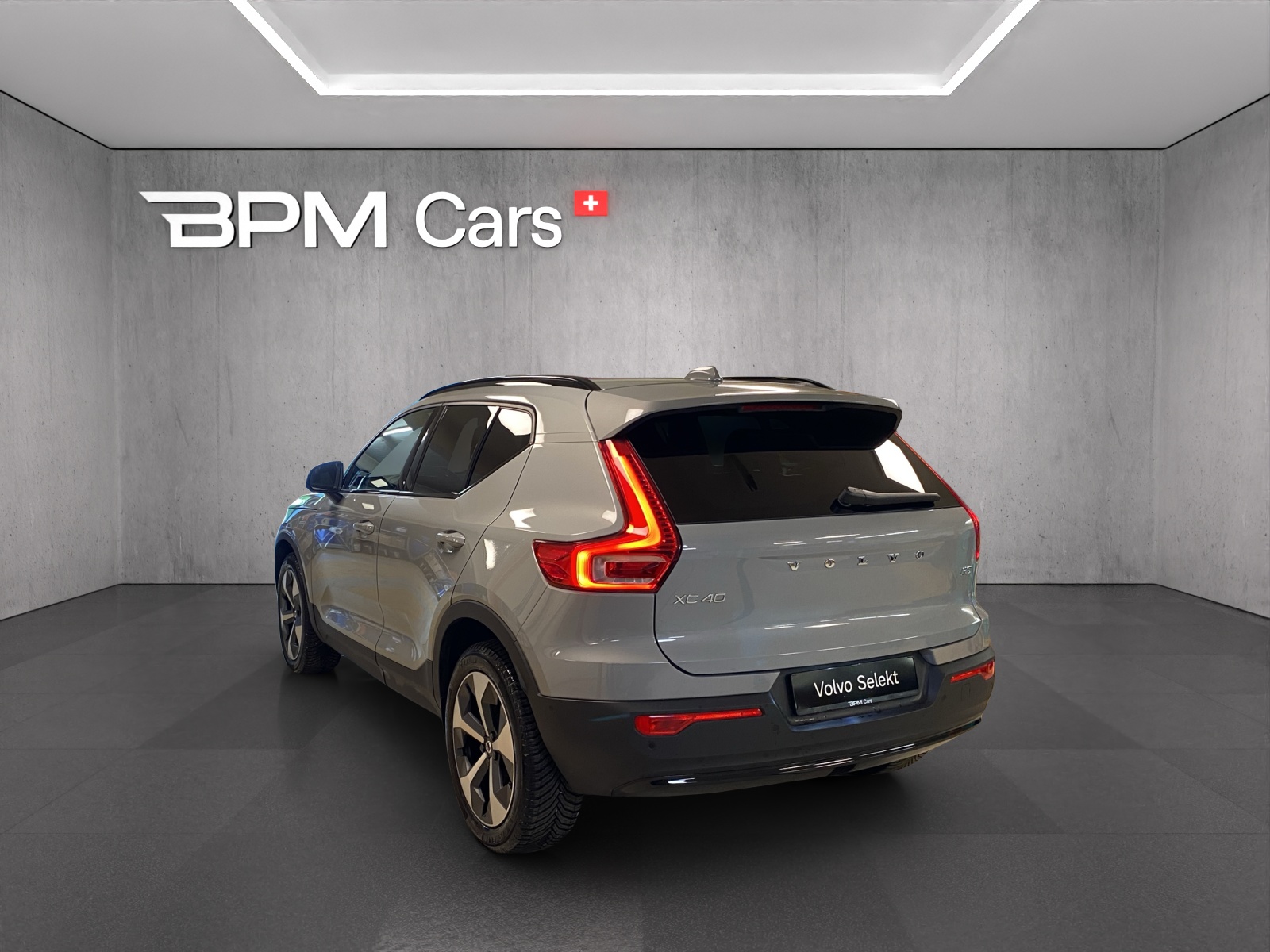 VOLVO XC40 B3 Benzin Mild Hybrid Plus Dark DCT-image-5