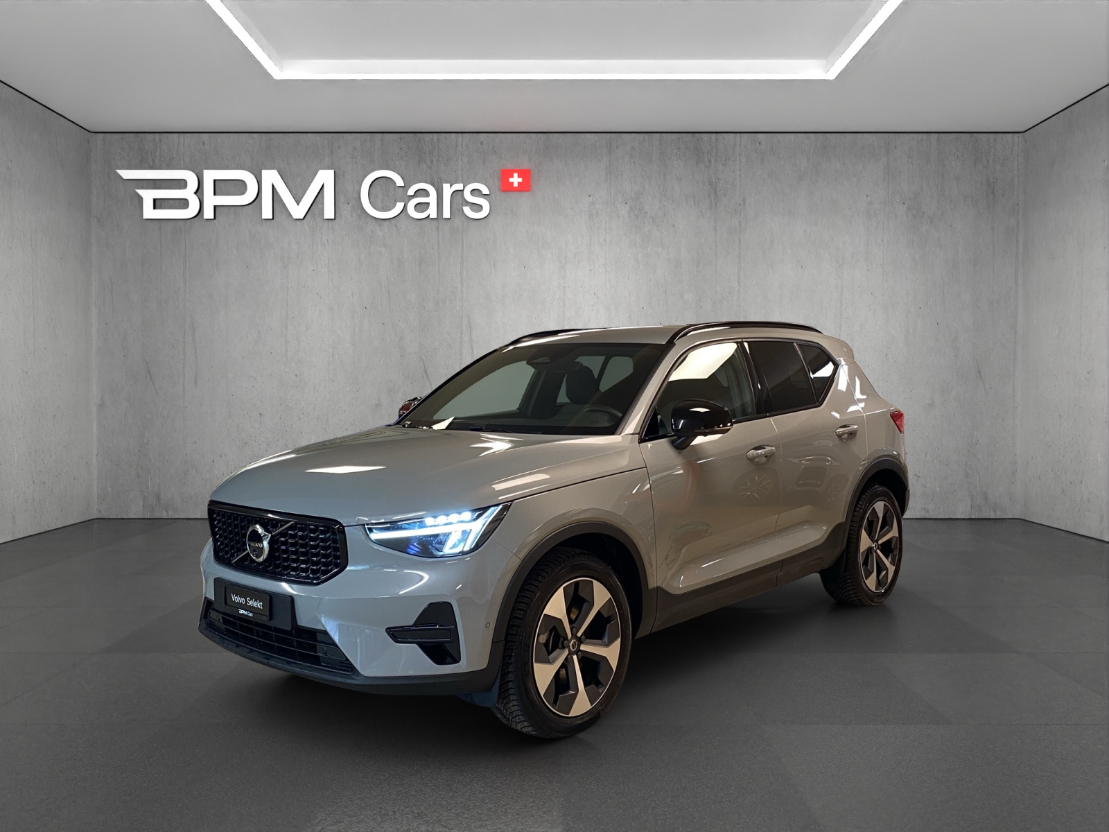 VOLVO XC40 B3 Benzin Mild Hybrid Plus Dark DCT