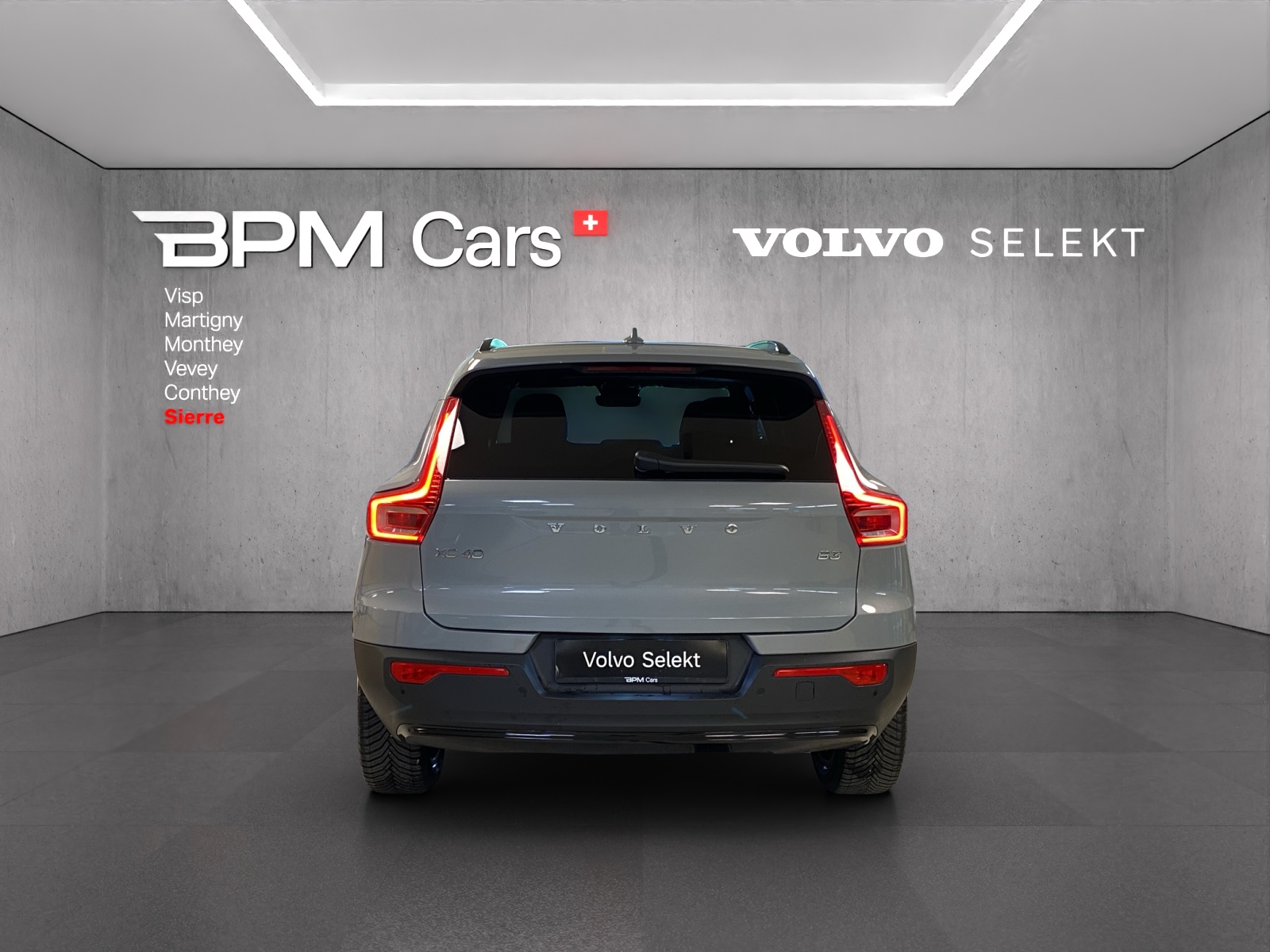 VOLVO XC40 B3 Benzin Mild Hybrid Plus Dark DCT-showroom-element-3
