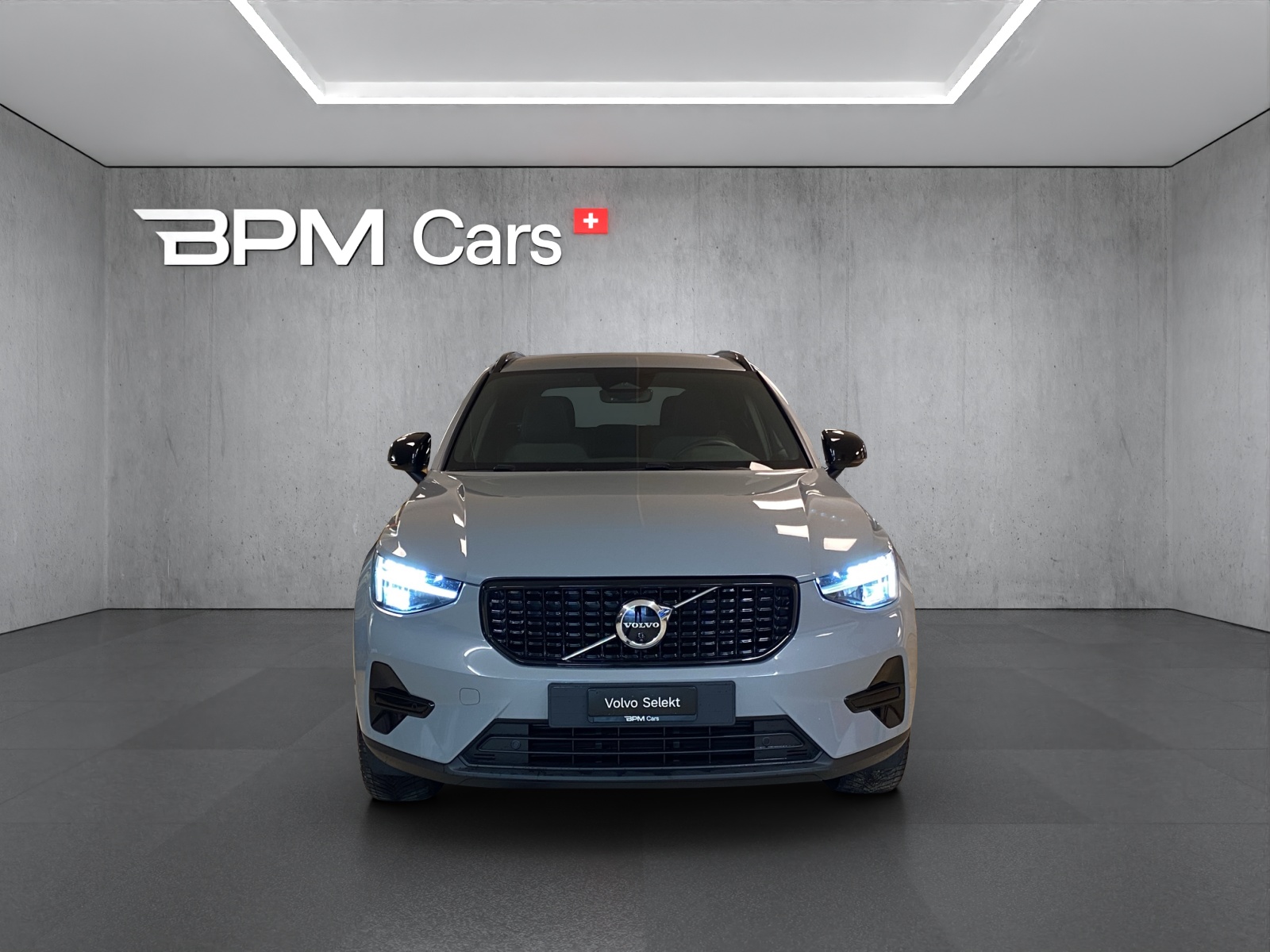 VOLVO XC40 B3 Benzin Mild Hybrid Plus Dark DCT-showroom-element-2
