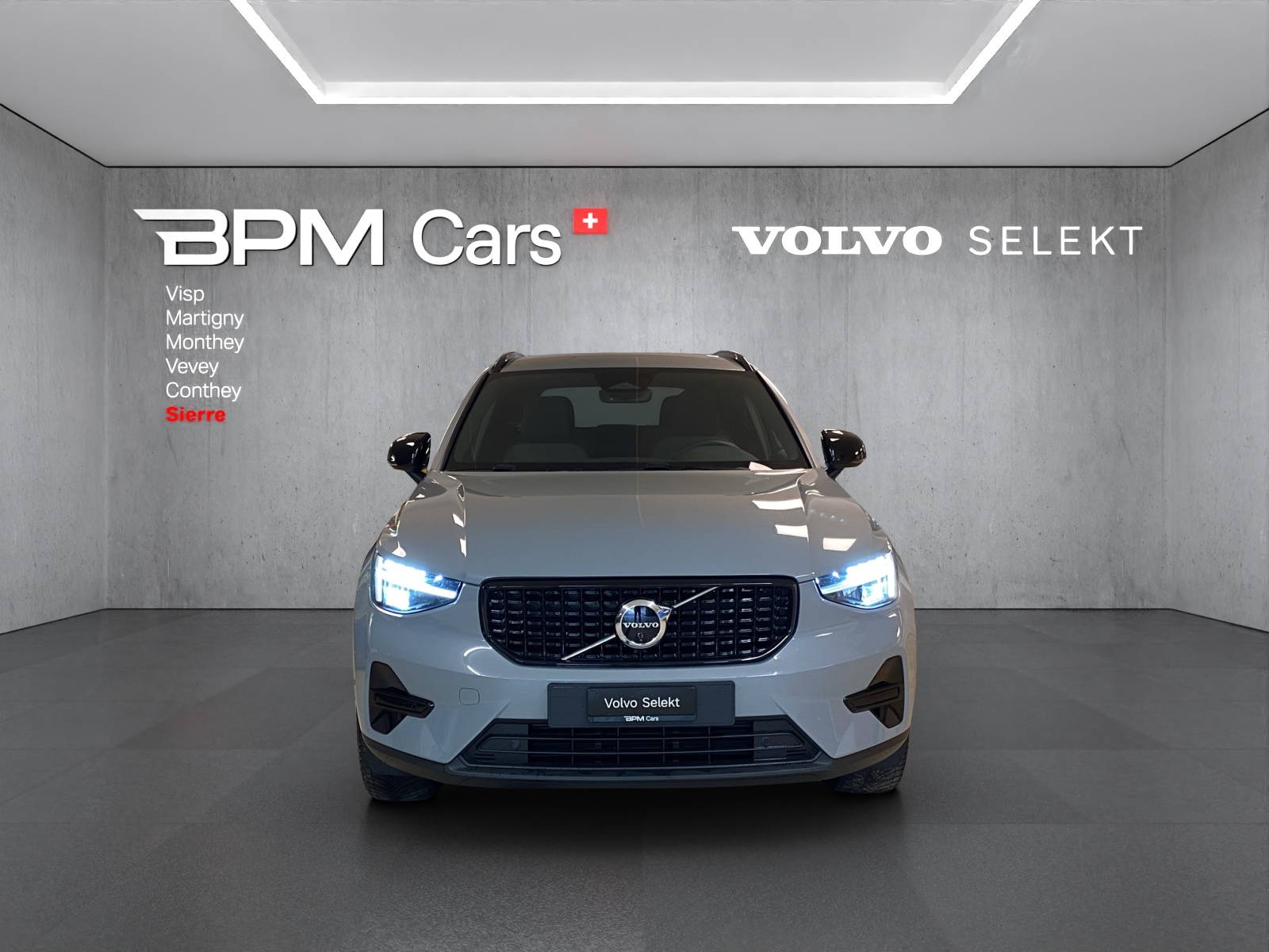 VOLVO XC40 B3 Benzin Mild Hybrid Plus Dark DCT-showroom-element-2