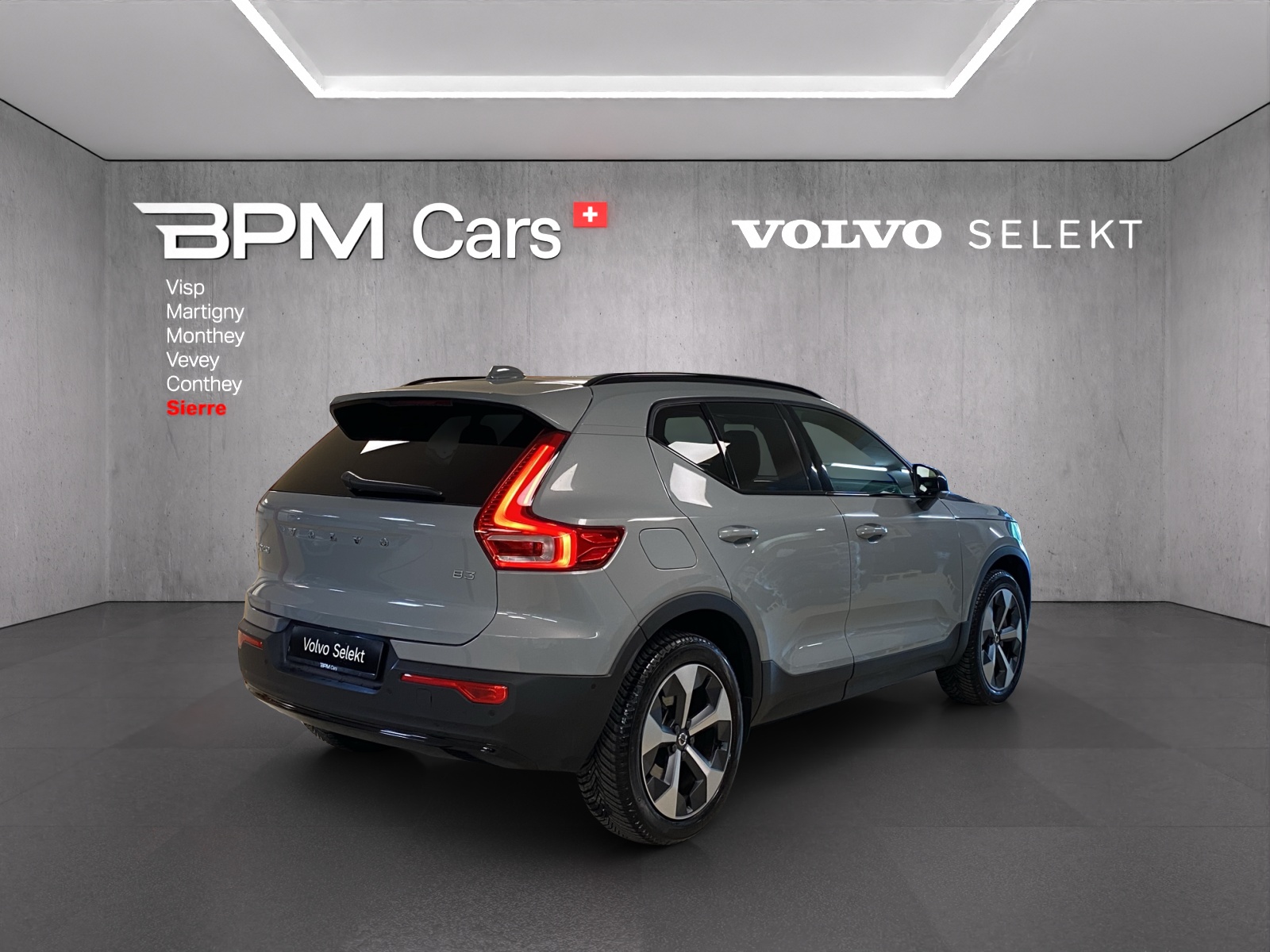 VOLVO XC40 B3 Benzin Mild Hybrid Plus Dark DCT-showroom-element-1