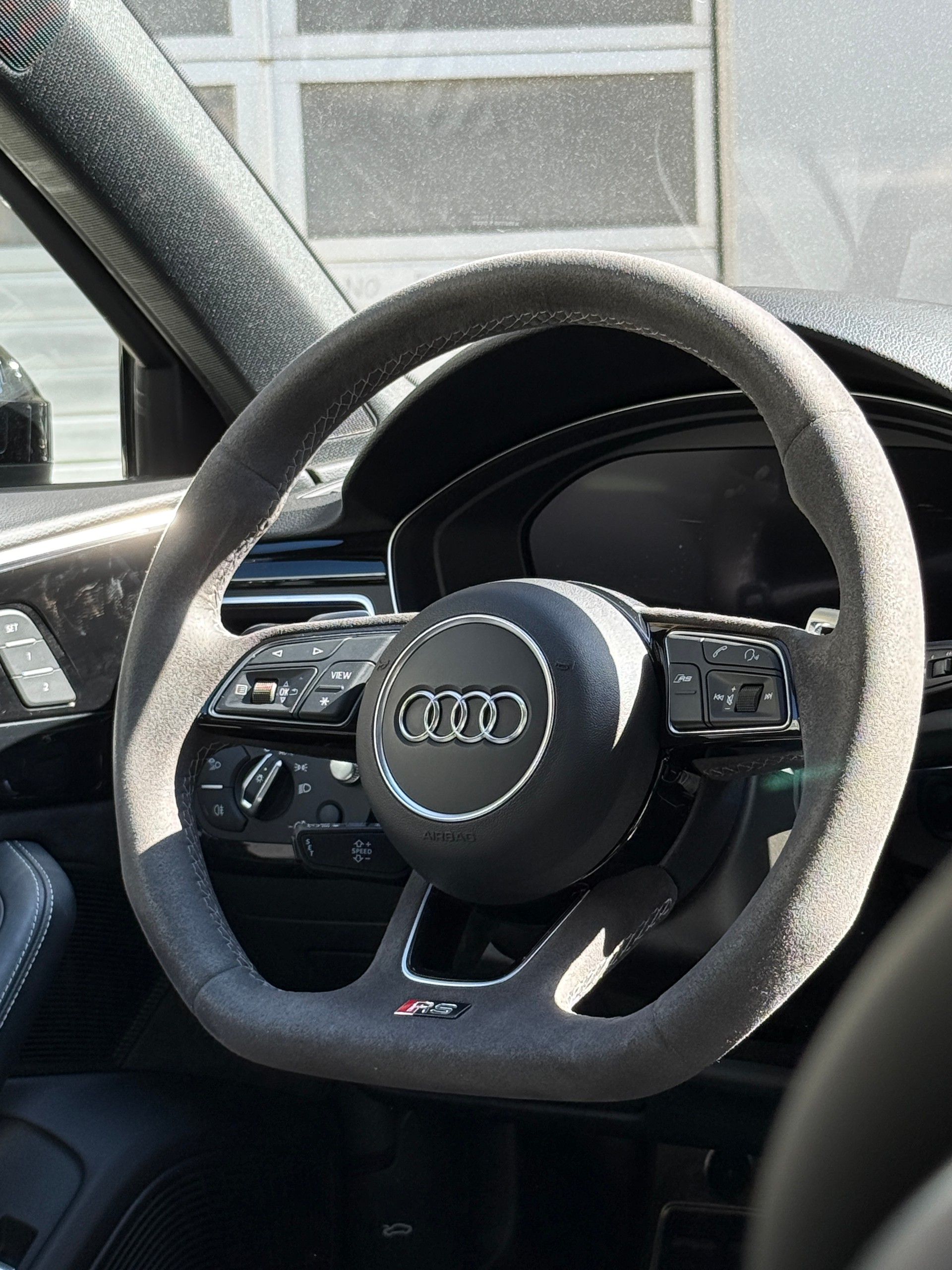 AUDI RS4 Avant quattro tiptronic-image-12