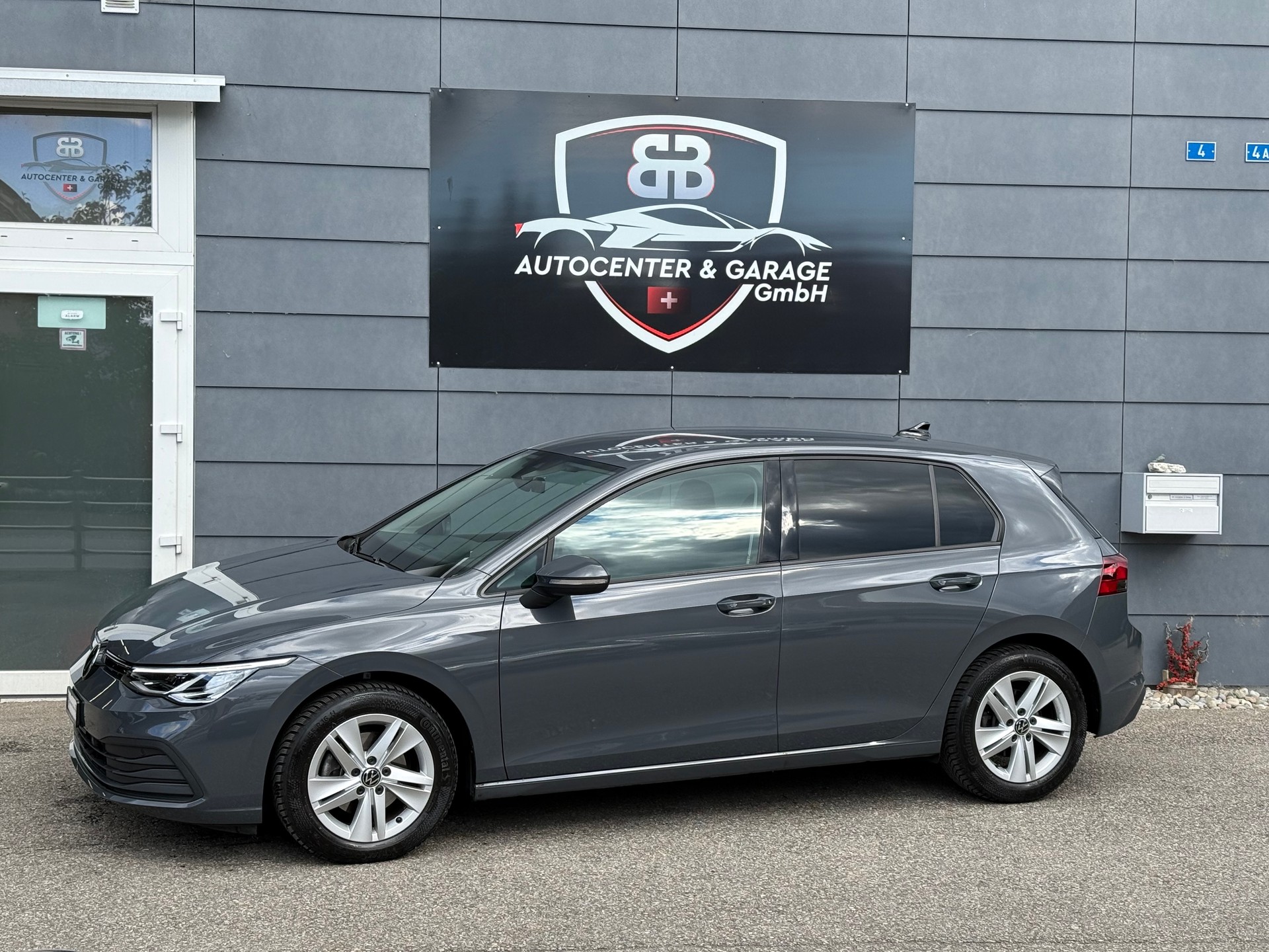 VW Golf 2.0 TDI Style DSG-showroom-element-2