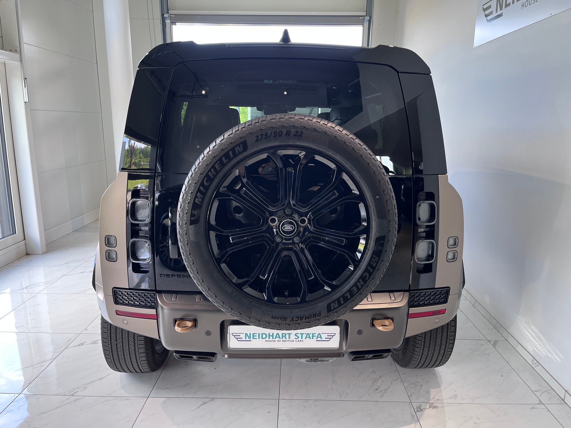 LAND ROVER Defender 110 4.4 V8 OCTA-showroom-element-3