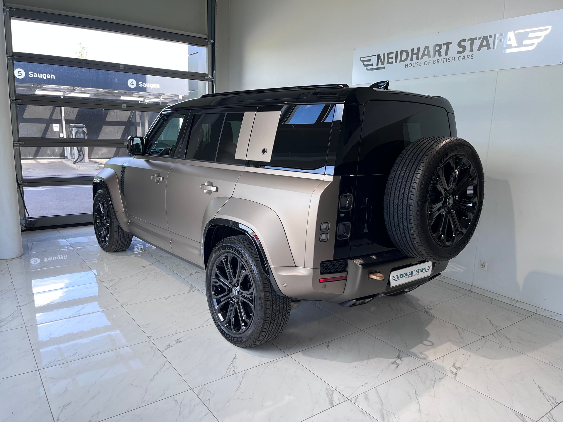 LAND ROVER Defender 110 4.4 V8 OCTA-showroom-element-2