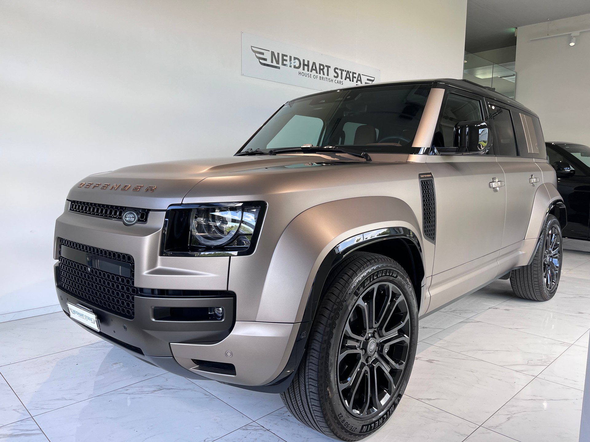 LAND ROVER Defender 110 4.4 V8 OCTA-showroom-element-1