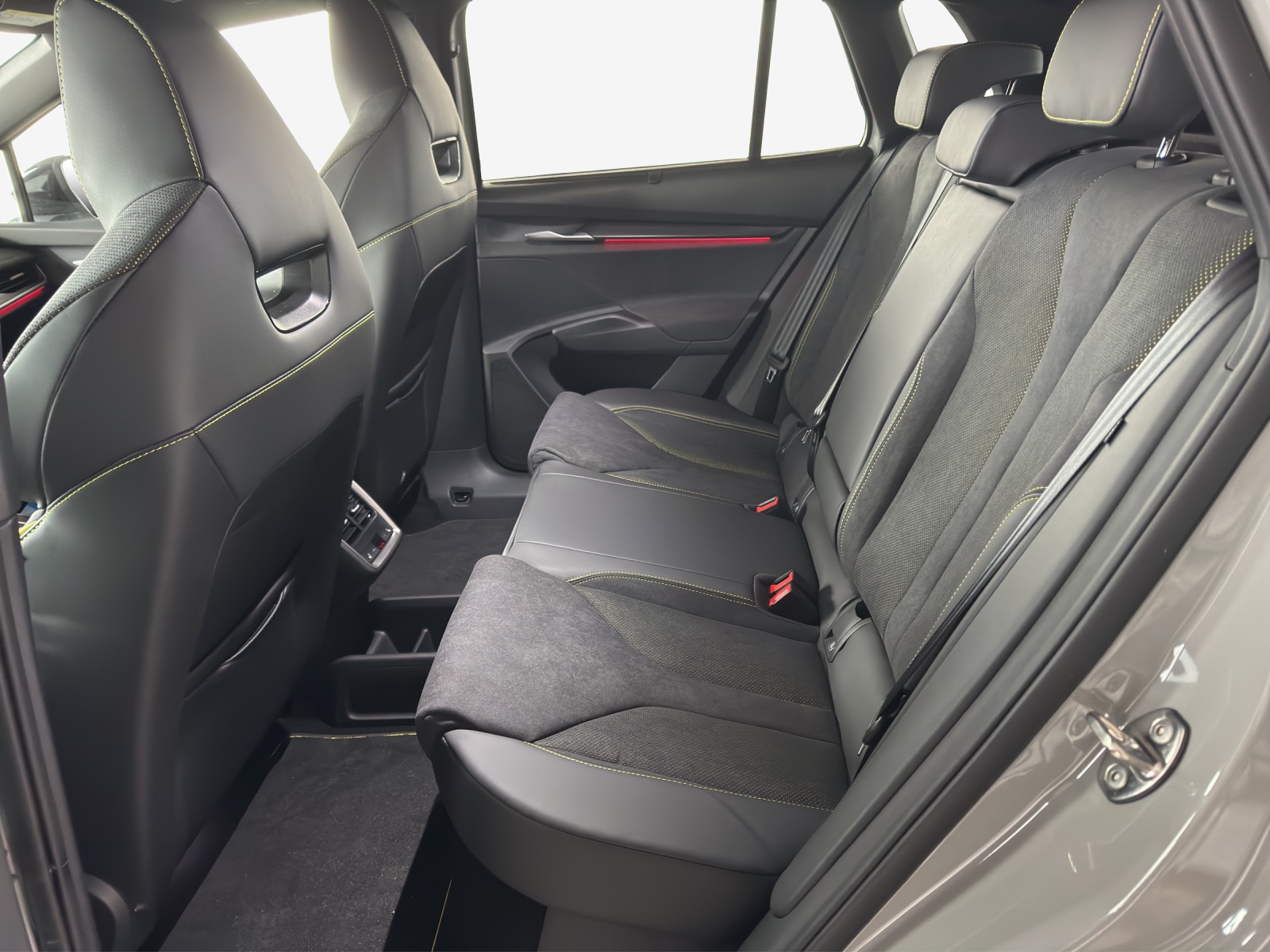 SKODA Elroq RS 4x4-image-11