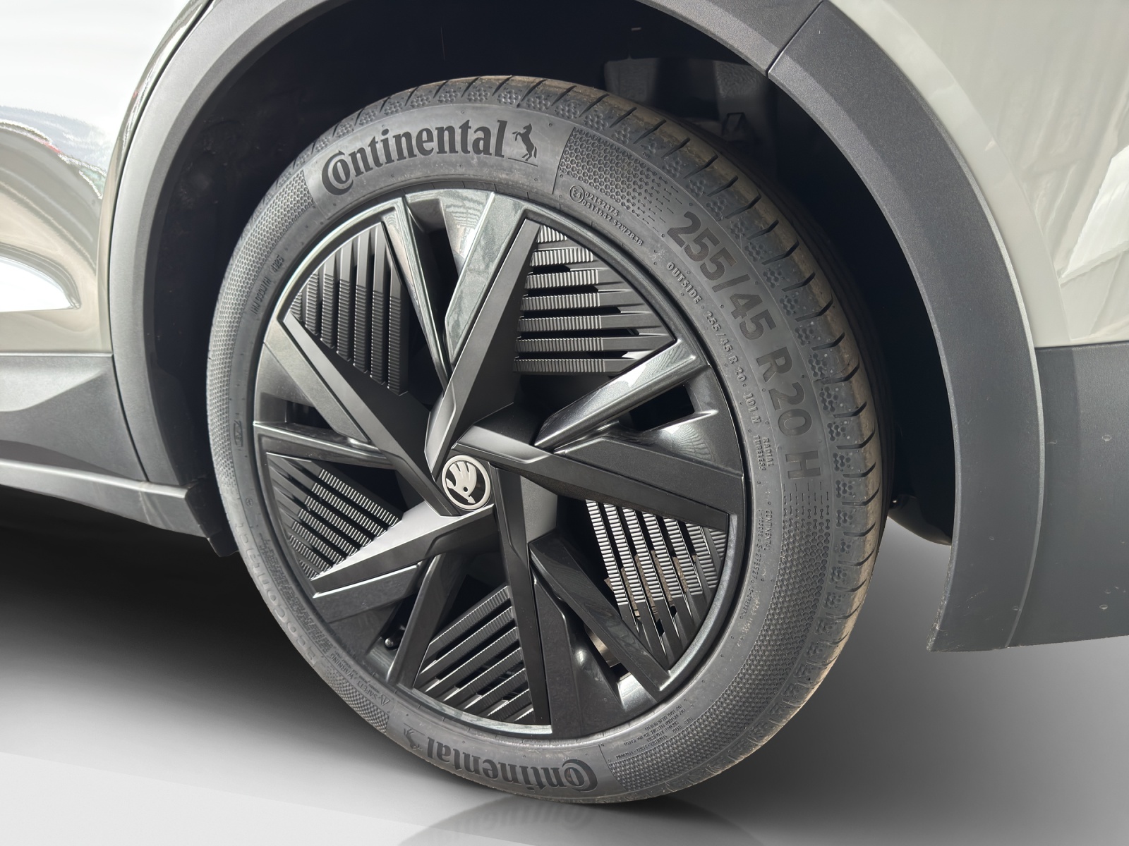 SKODA Elroq RS 4x4-image-14