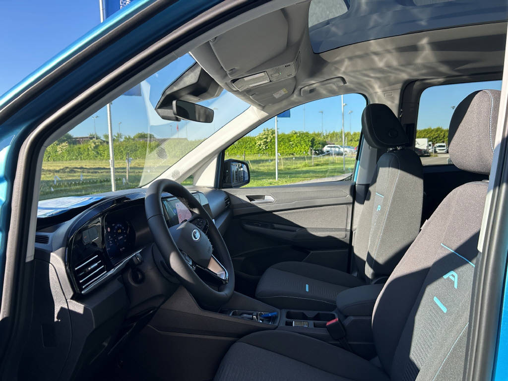 FORD TOURNEO CONNECT Grand 1.5 EcoBoost 150 Active PHEV-image-6