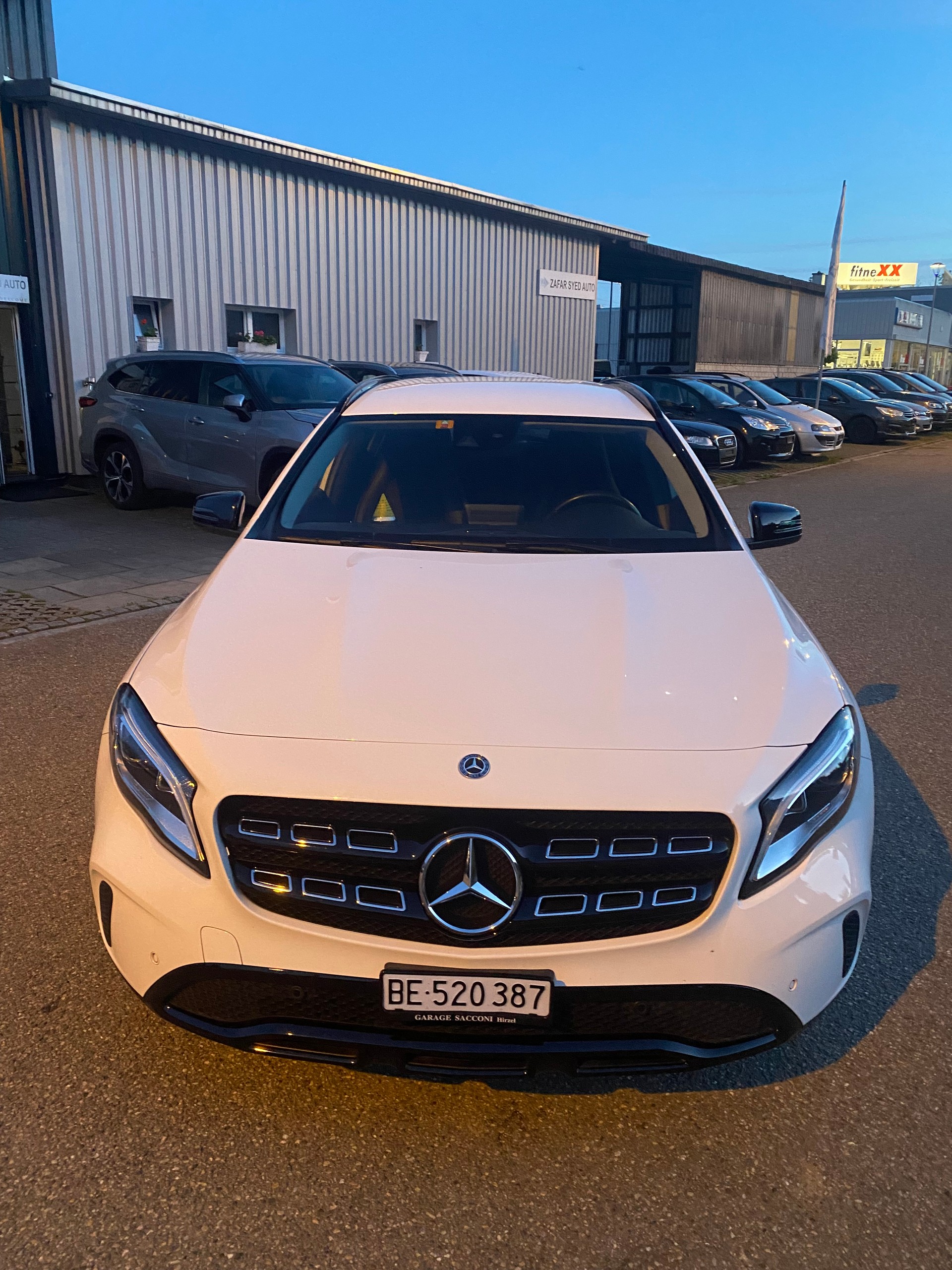MERCEDES-BENZ GLA 200 *8 Fach bereit & Frish ab MFK* AMG Line-image-10