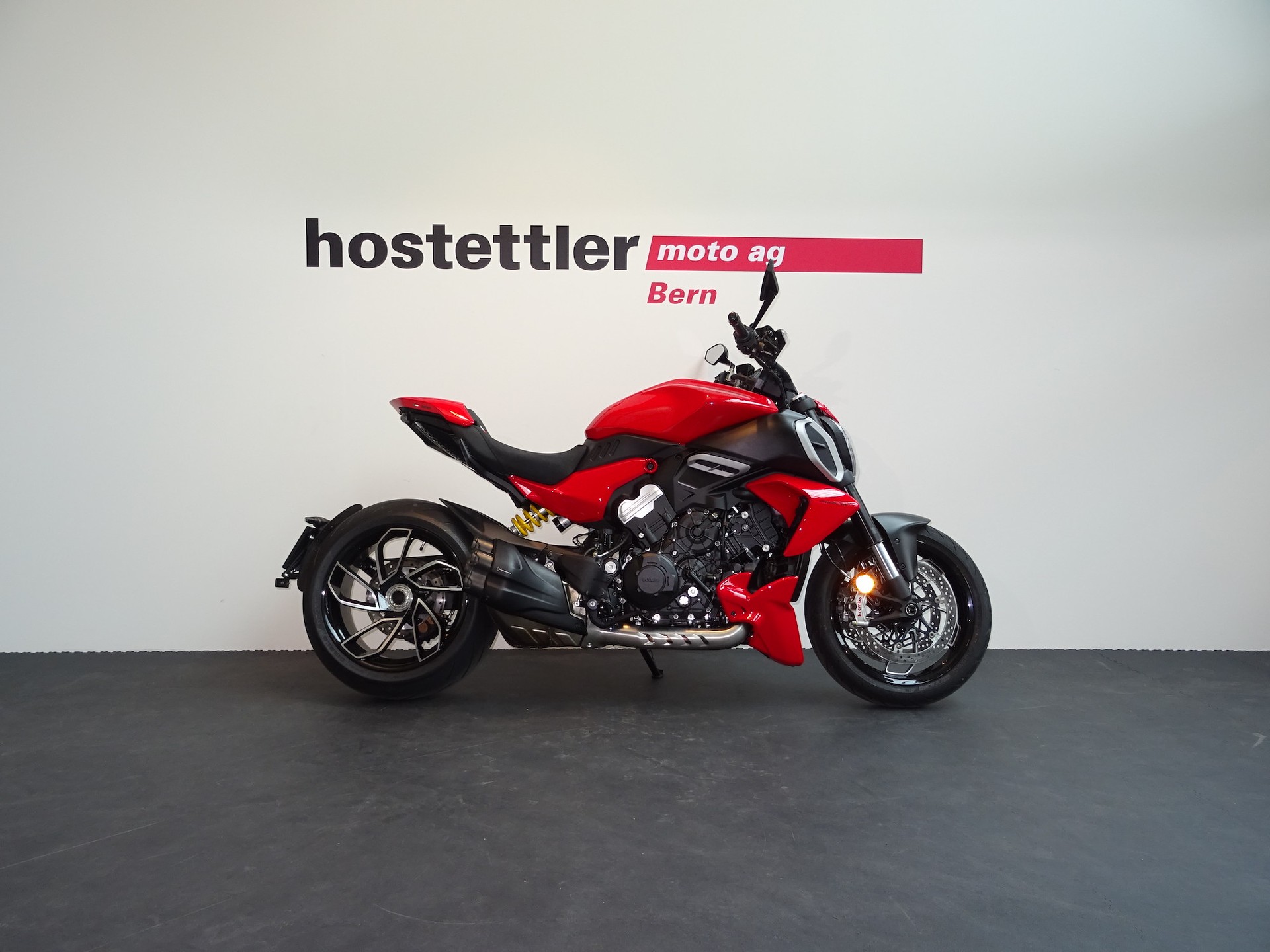 DUCATI Diavel V4-image-1