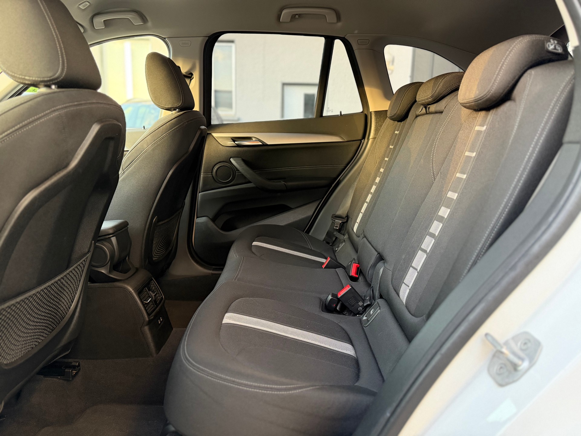 BMW X1 xDrive 18d Essential Edition Steptronic-image-11