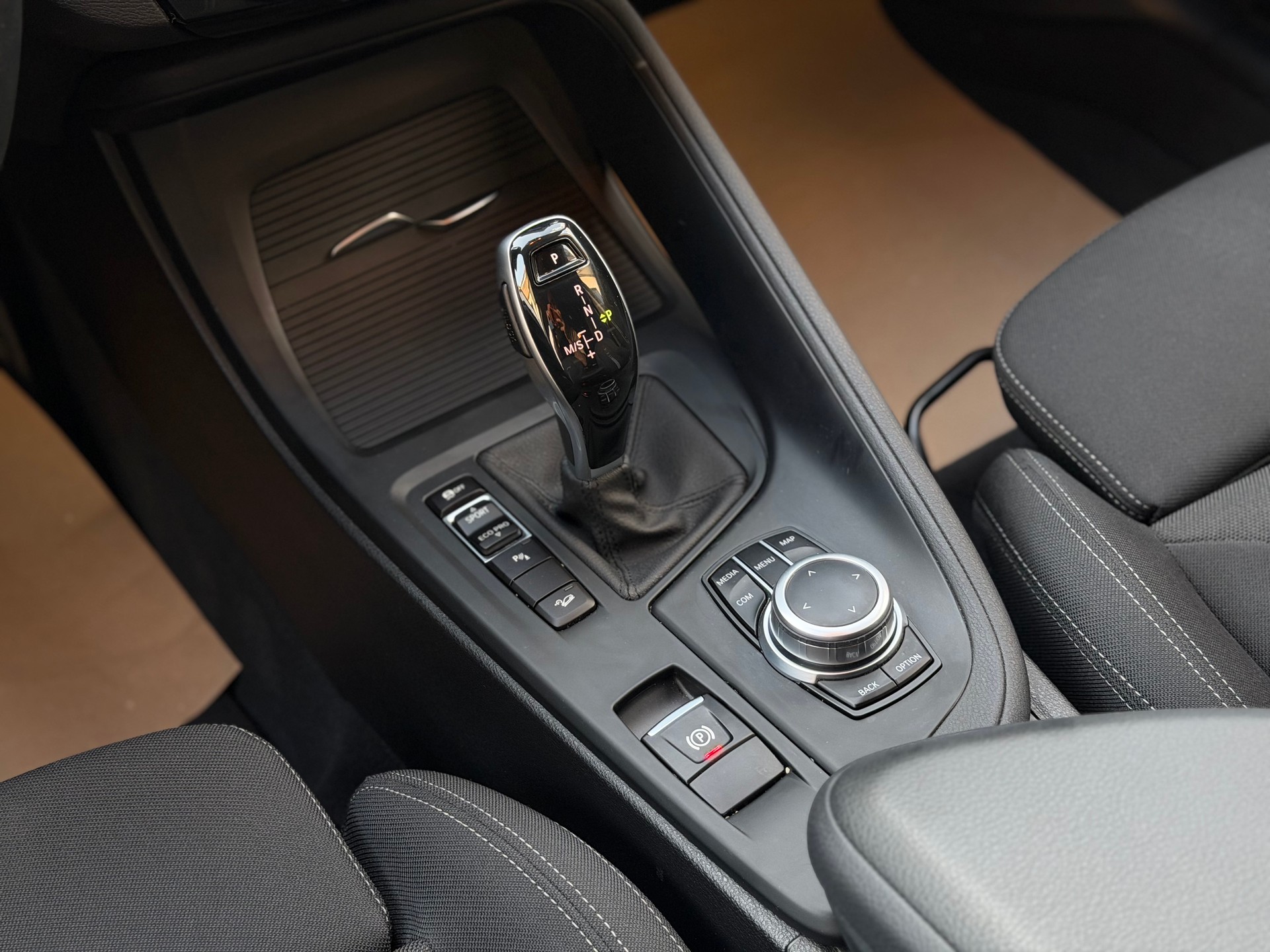 BMW X1 xDrive 18d Essential Edition Steptronic-image-17