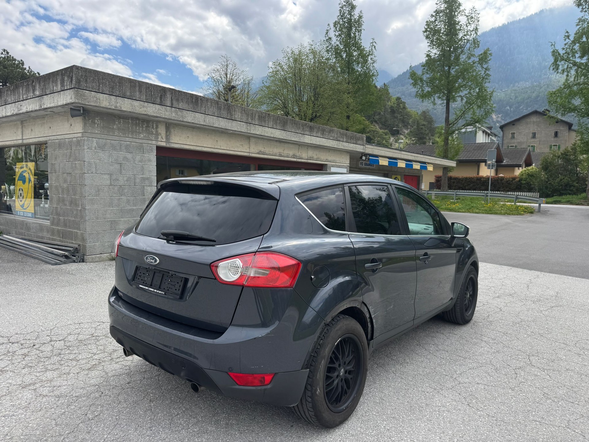 FORD Kuga 2.5 Turbo Carving 4WD-image-4