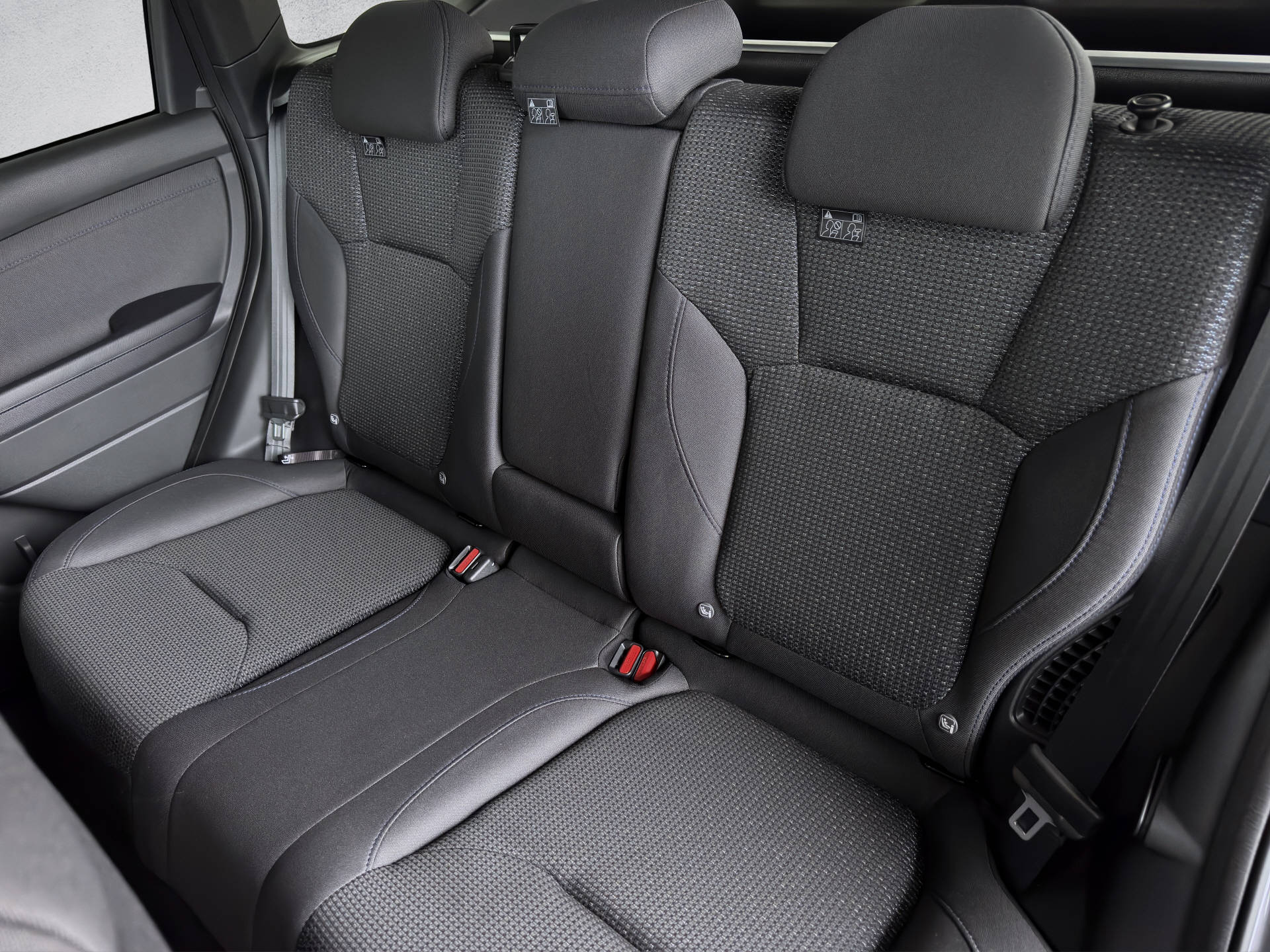 SUBARU Forester Station 2.0i e-Boxer Swiss Plus-image-9