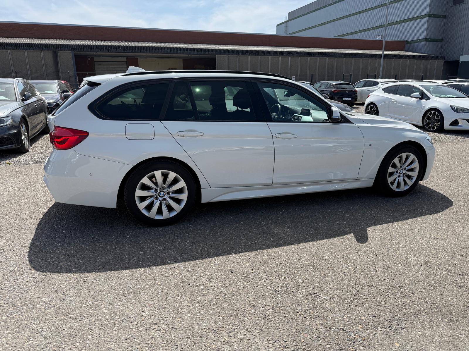 BMW 320i Essential Ed. xDrive SAG Tourin-image-7
