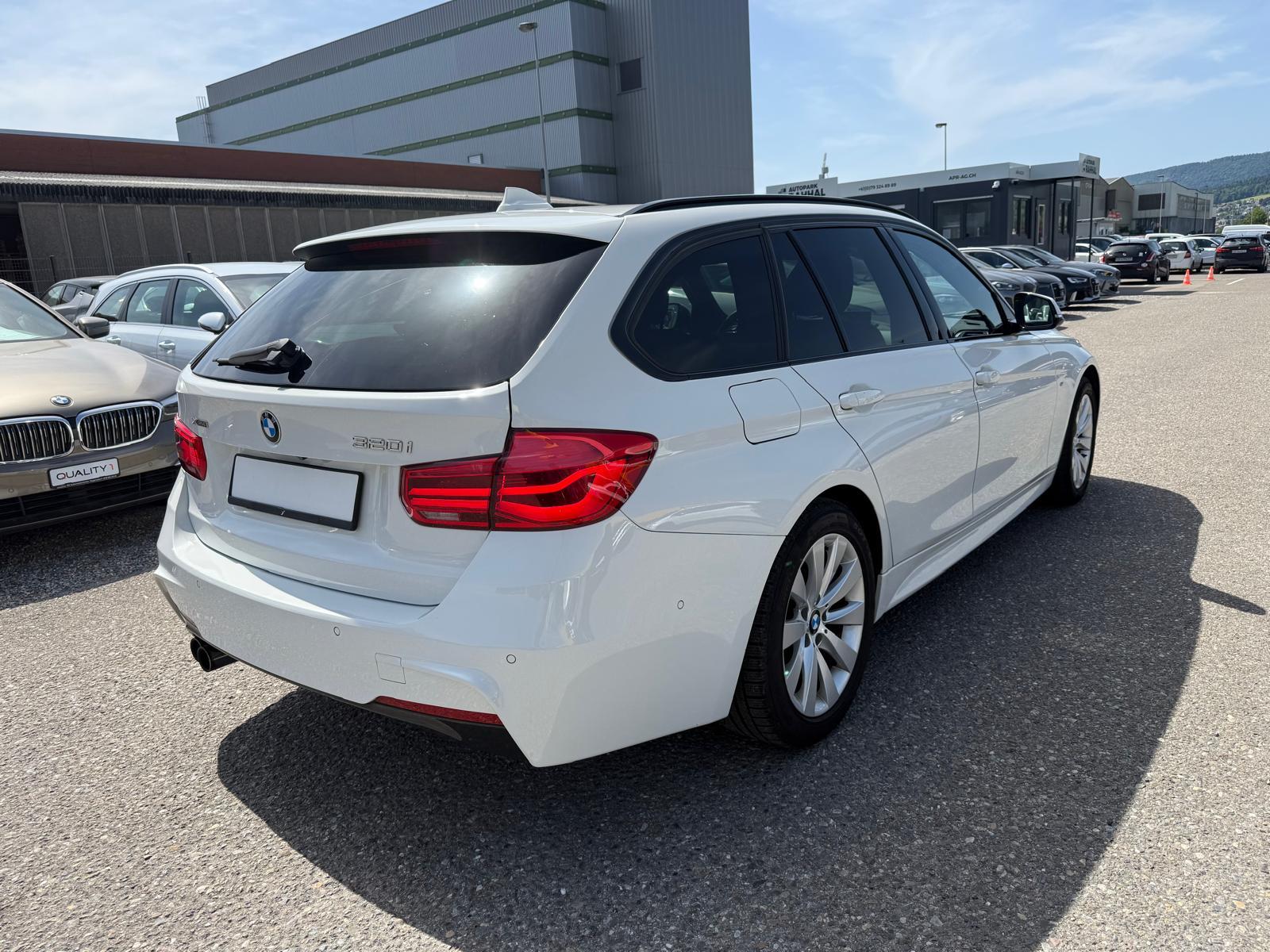 BMW 320i Essential Ed. xDrive SAG Tourin-showroom-element-3