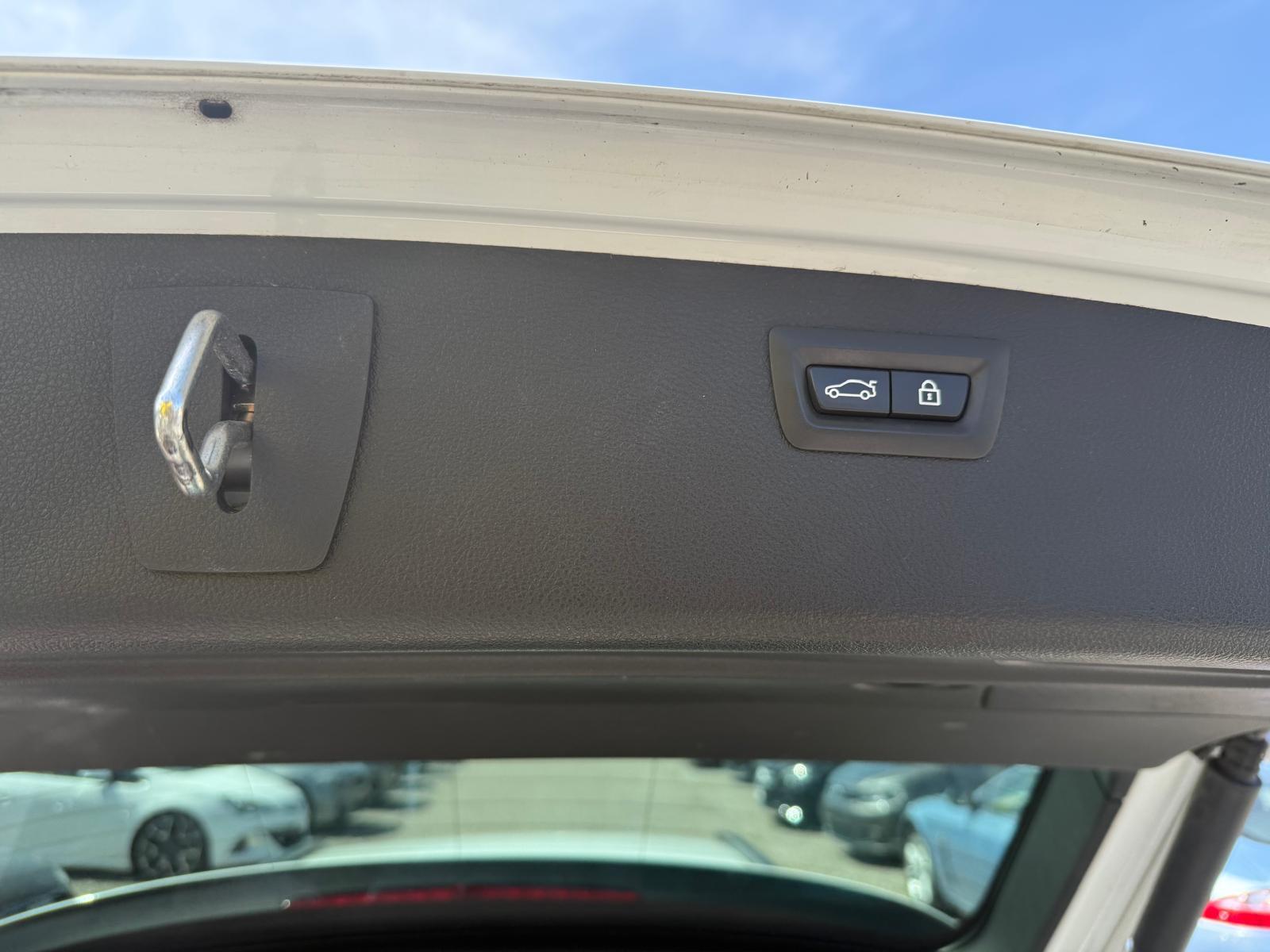 BMW 320i Essential Ed. xDrive SAG Tourin-image-15