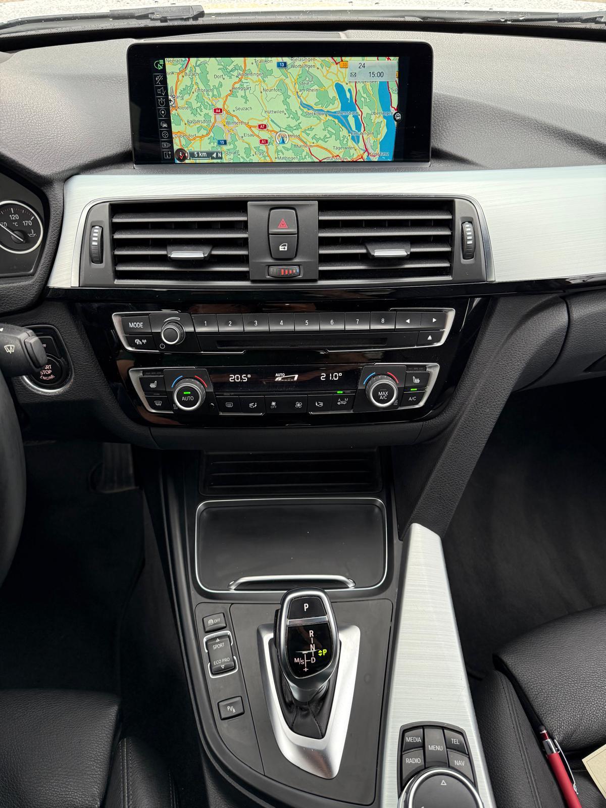 BMW 320i Essential Ed. xDrive SAG Tourin-image-11