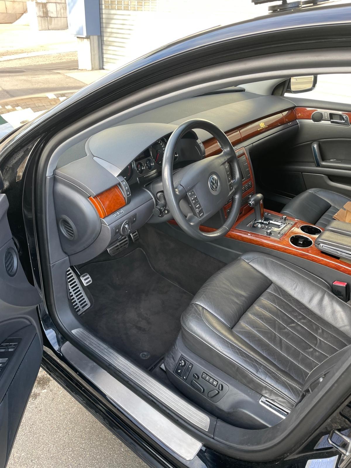 VW Phaeton L 3.2 V6 4Motion-image-10