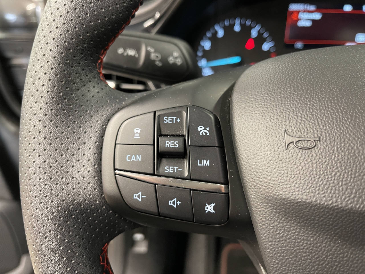 FORD Fiesta 1.0 EcoB Hybrid ST-Line-image-8