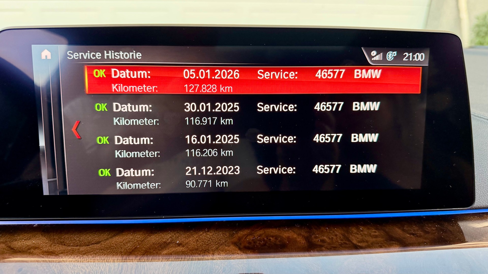 BMW 530i xDrive Luxury Line-image-15