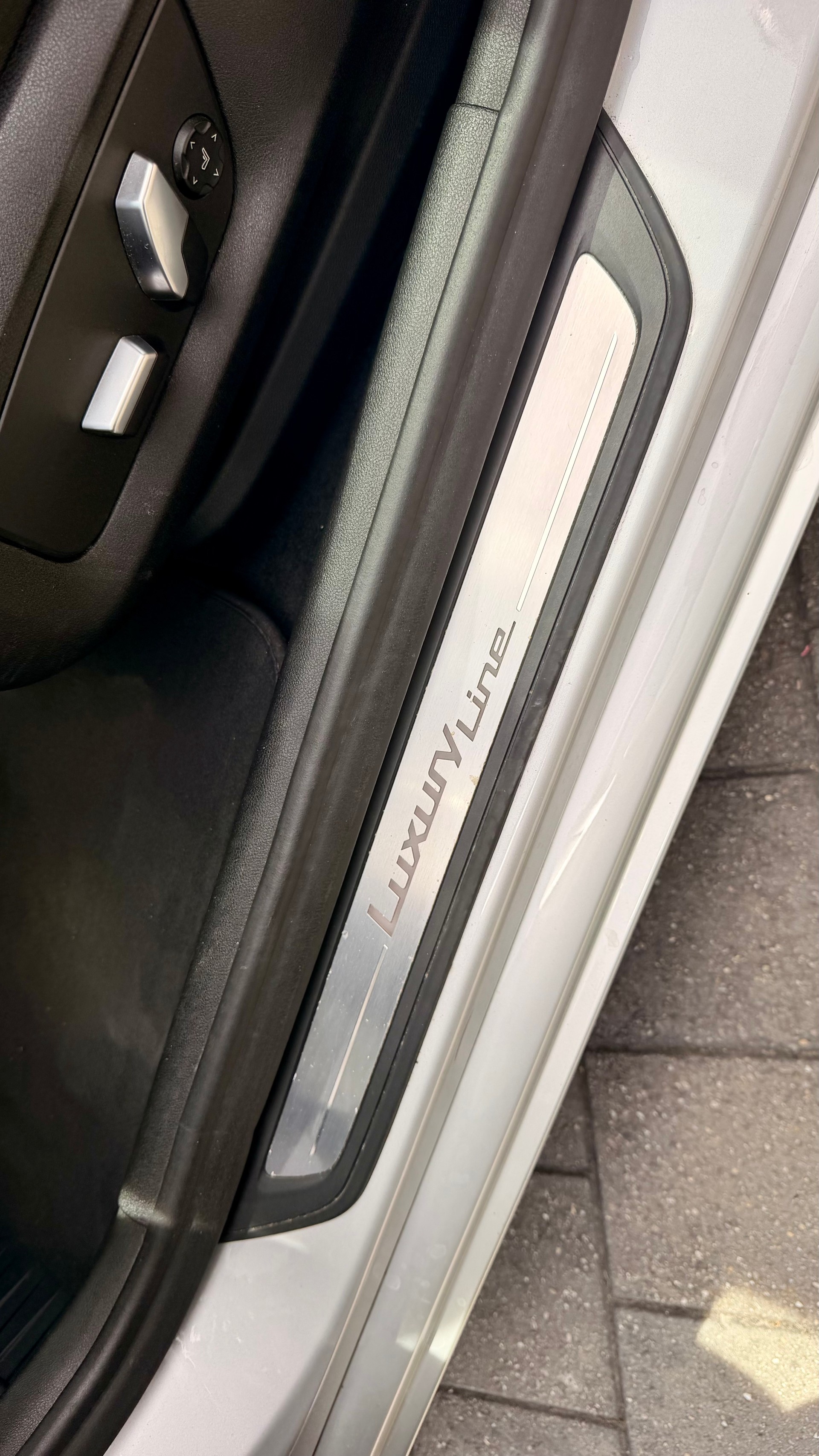 BMW 530i xDrive Luxury Line-image-13