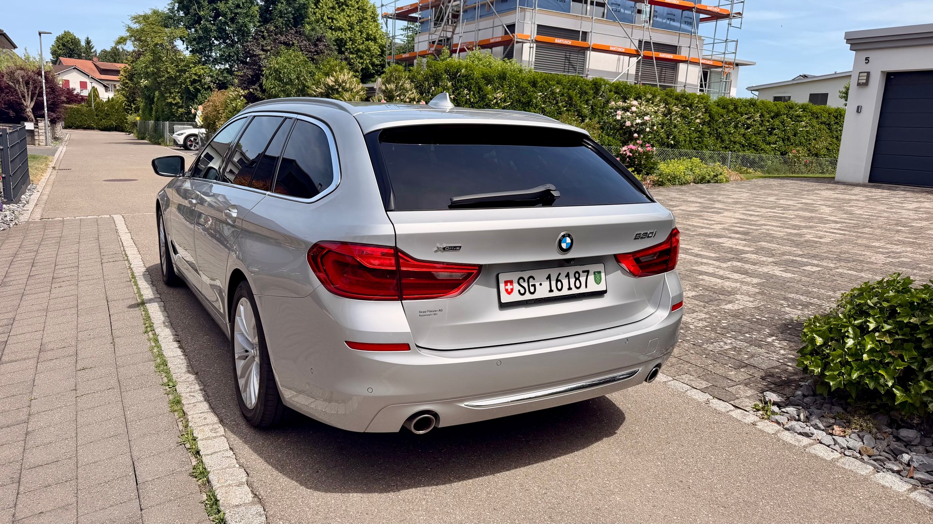 BMW 530i xDrive Luxury Line-image-3