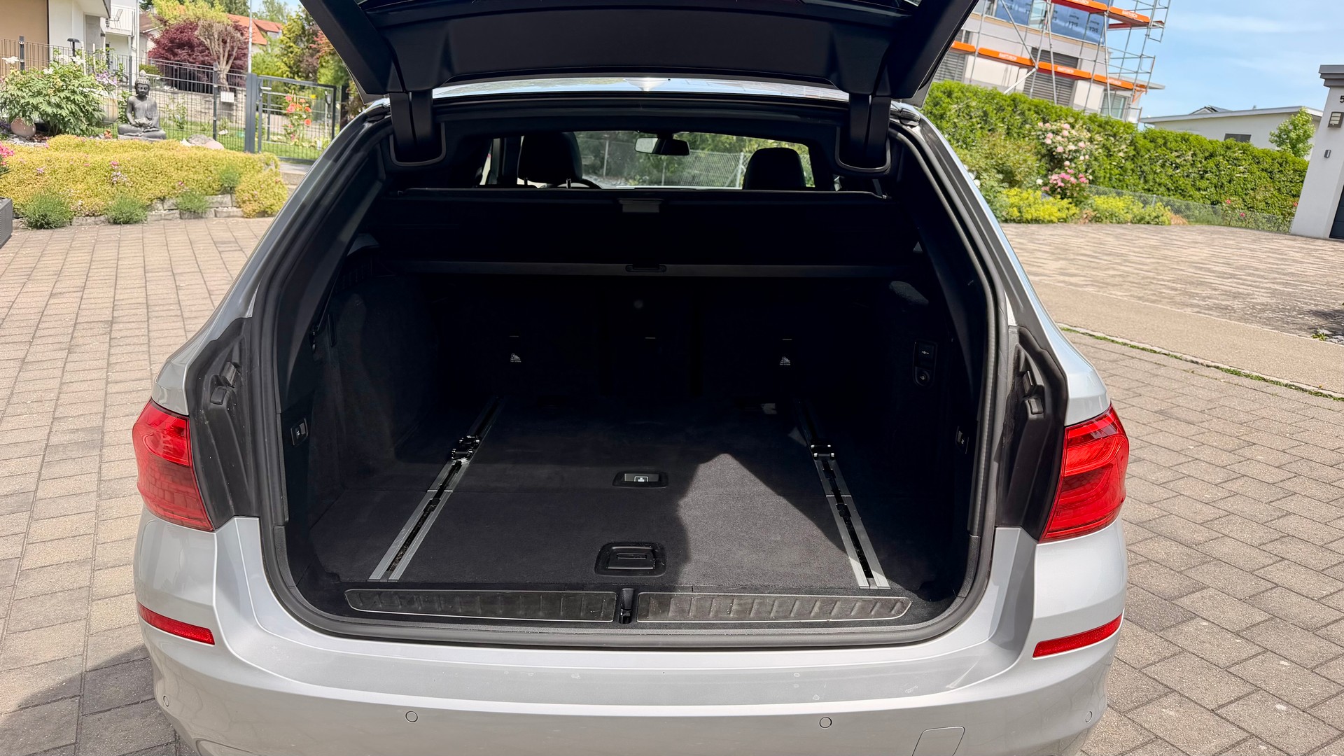 BMW 530i xDrive Luxury Line-image-4