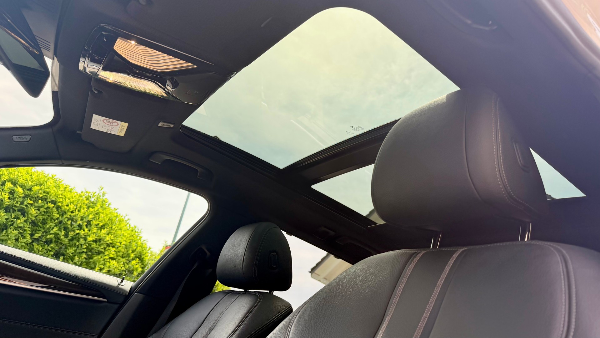 BMW 530i xDrive Luxury Line-image-5