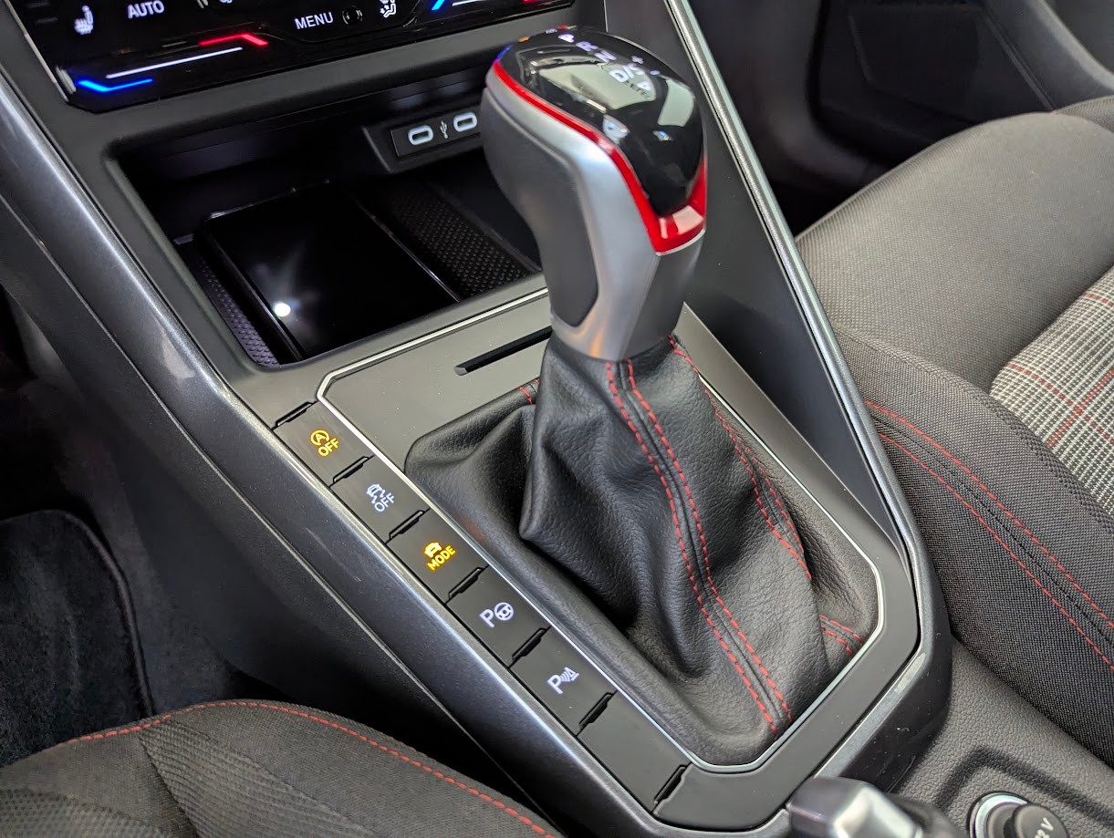 VW Polo 2.0 TSI GTI DSG*1.HAND WERKSGAR IQ-MATRIX LED SITZHEIZUNG KLIMAAUTO FULL-ASSISTS WIRELESS-APP*-image-24