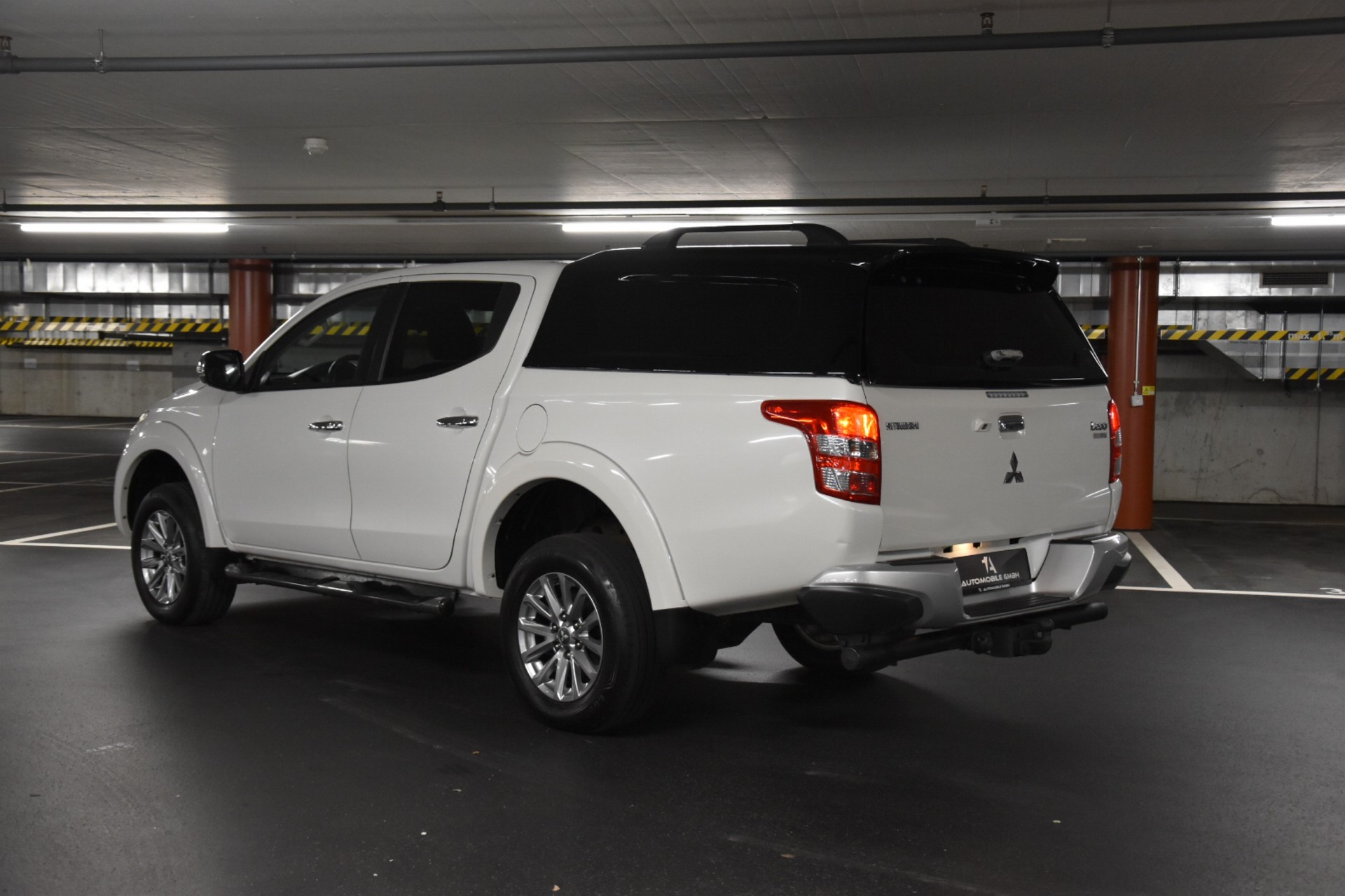 MITSUBISHI L 200 2.4 Style Double Cab A-showroom-element-3